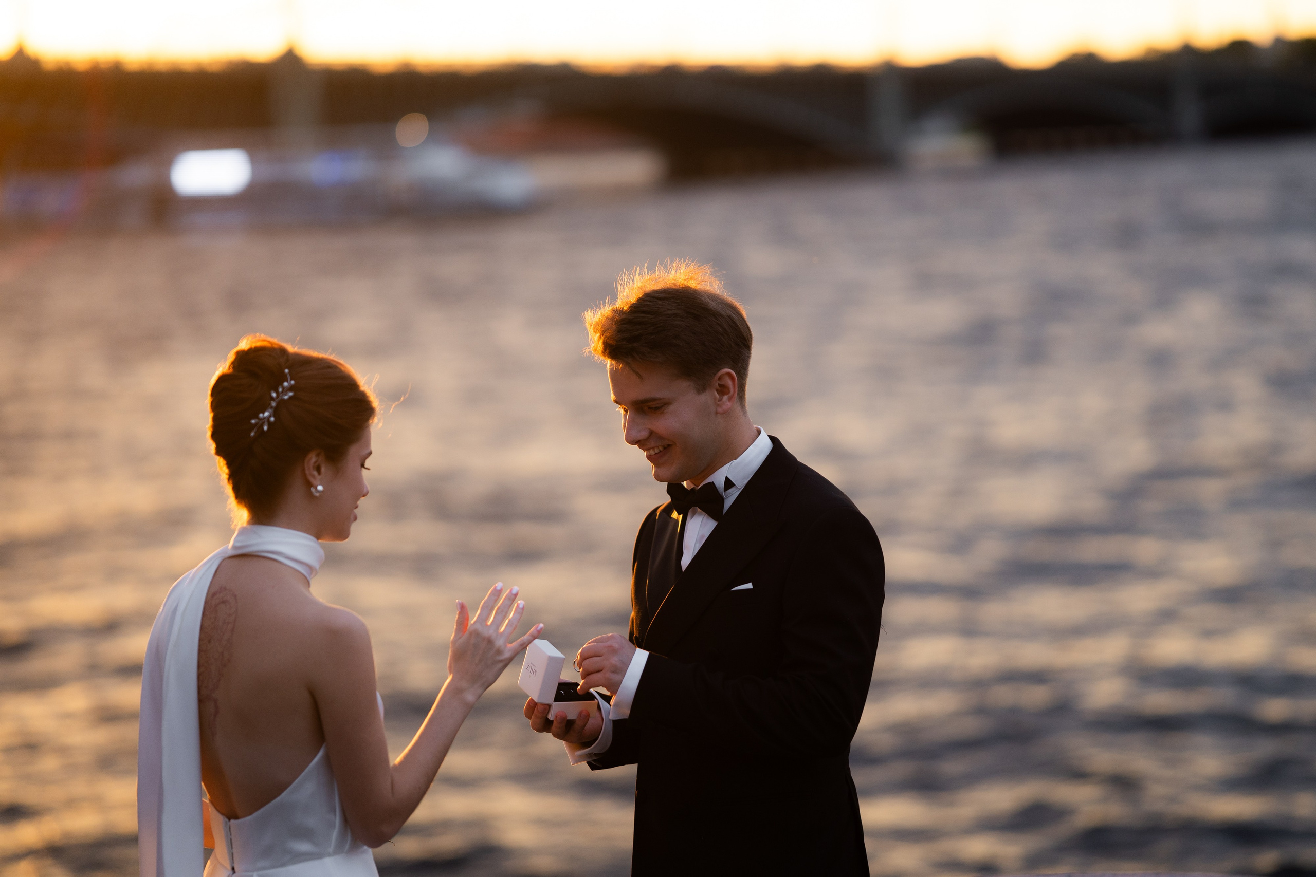 Свадебная съемка на закате. Свадебный фотограф Александр Невский в Санкт-Петербурге