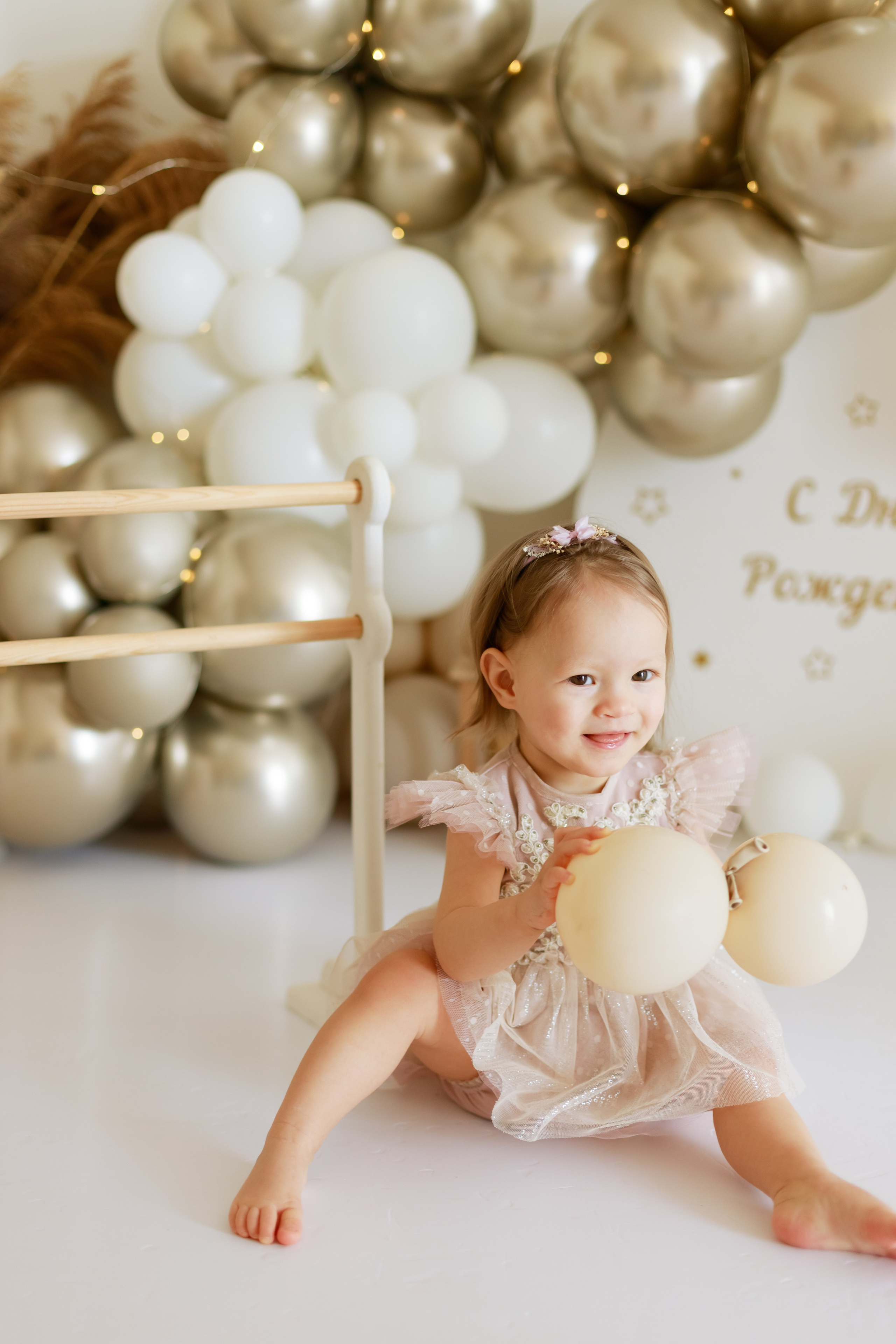 Фотосессия годика с шариками в студии Краснодара. Детский и семейный фотограф в Краснодаре Альбина Морозова