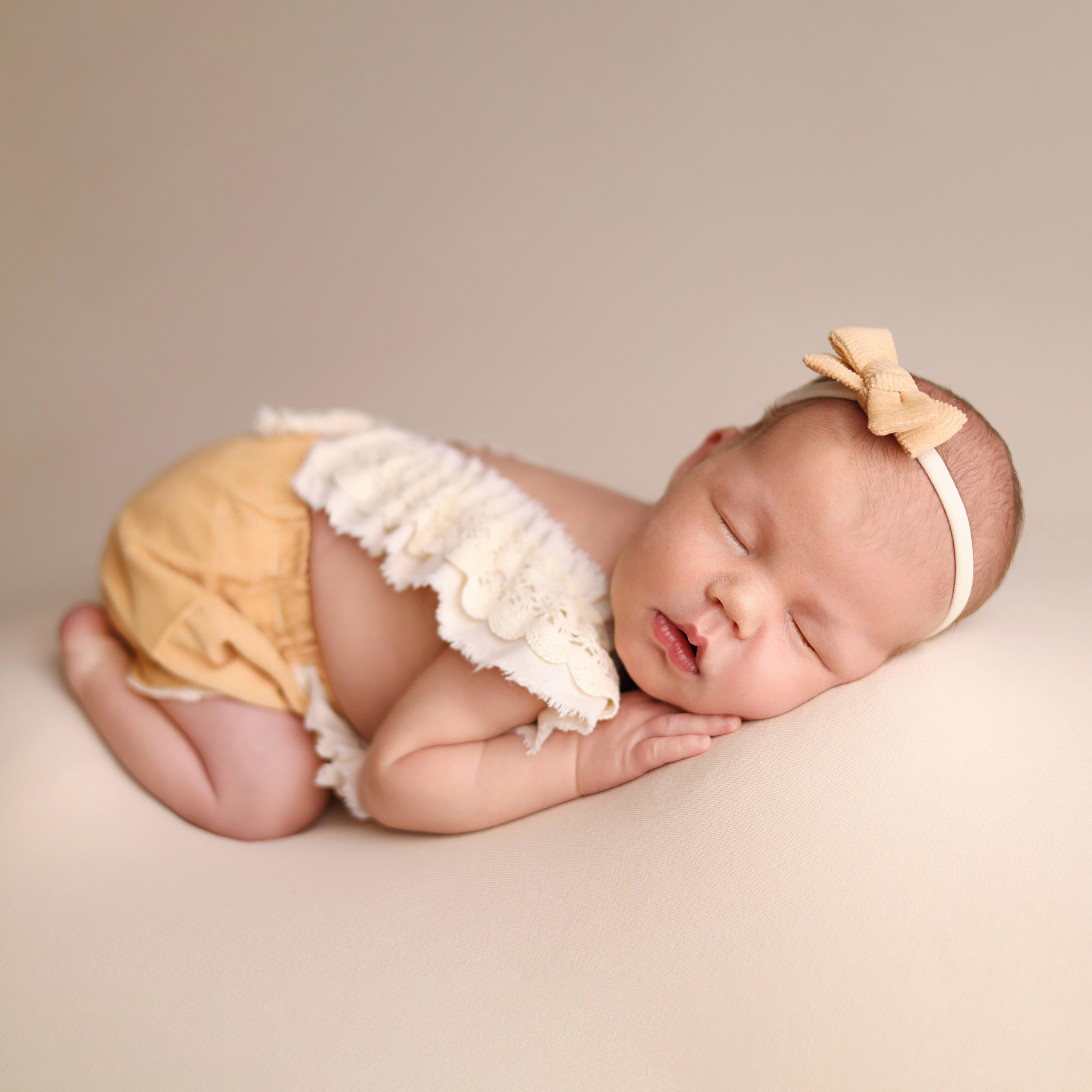 Каталог костюмов для новорожденных девочек. Фотограф новорожденных Москва. Ньюборн фотограф Москва