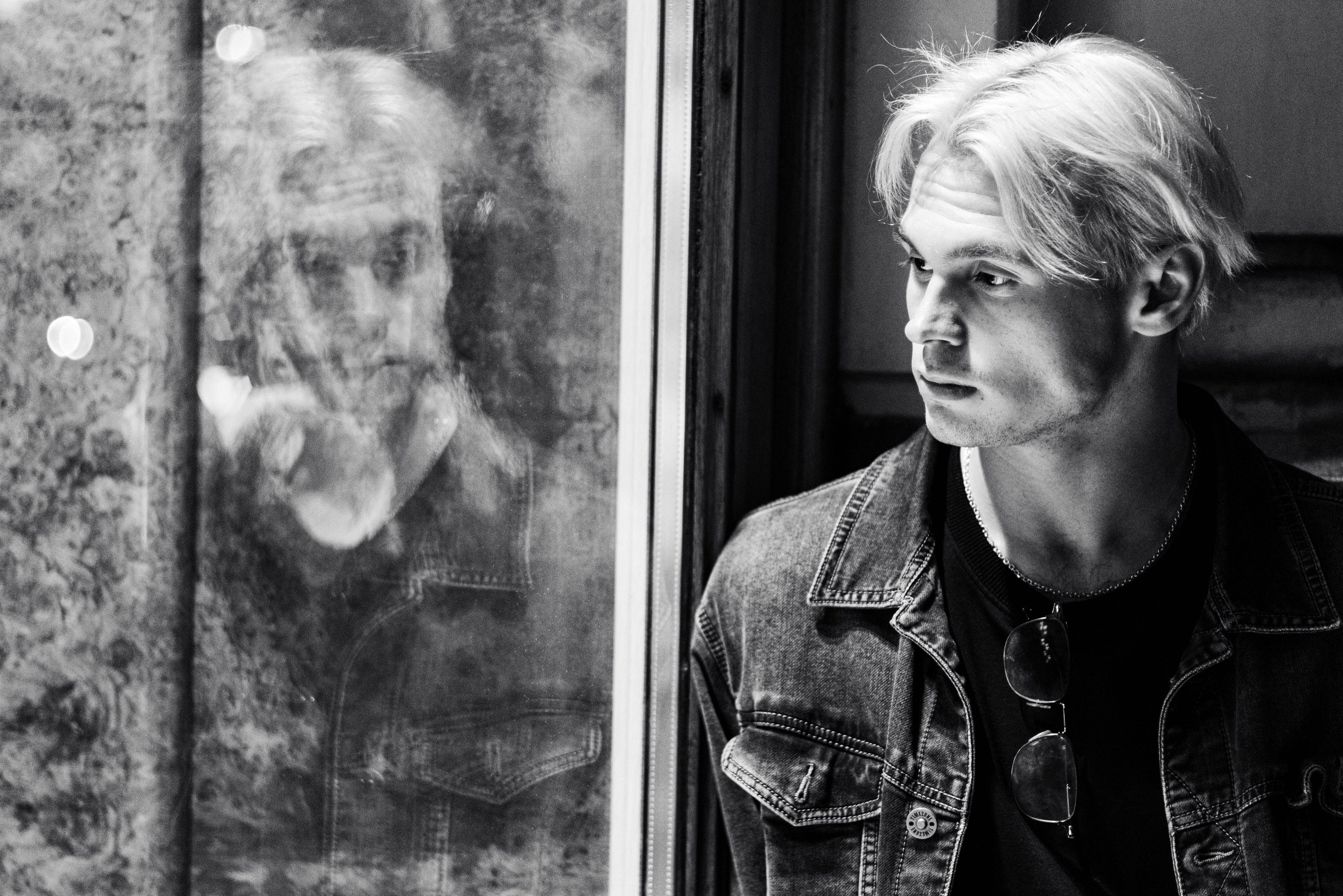 Сергей. Jean De Vivre Gallery