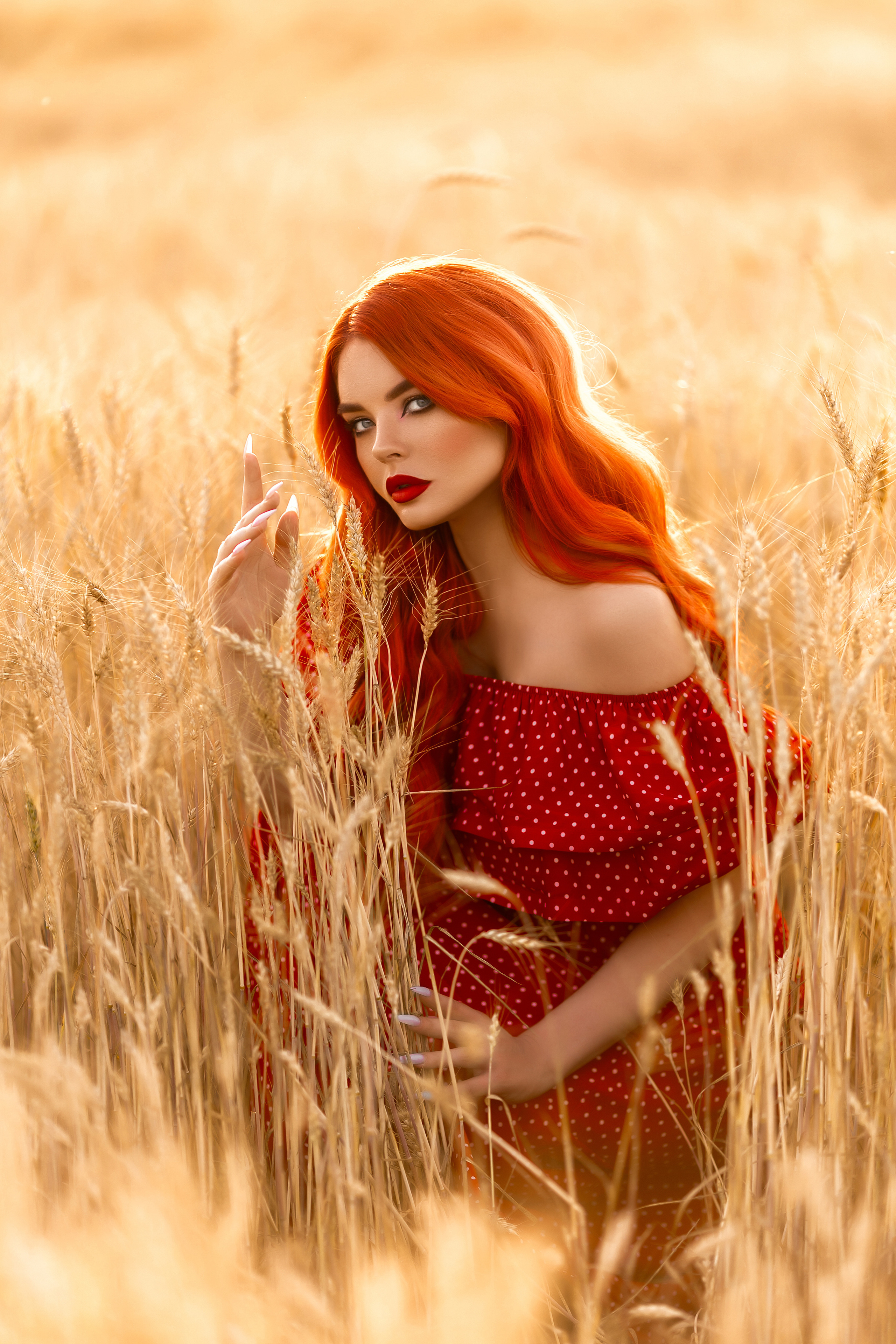 женская фотосессия в пшенице 
