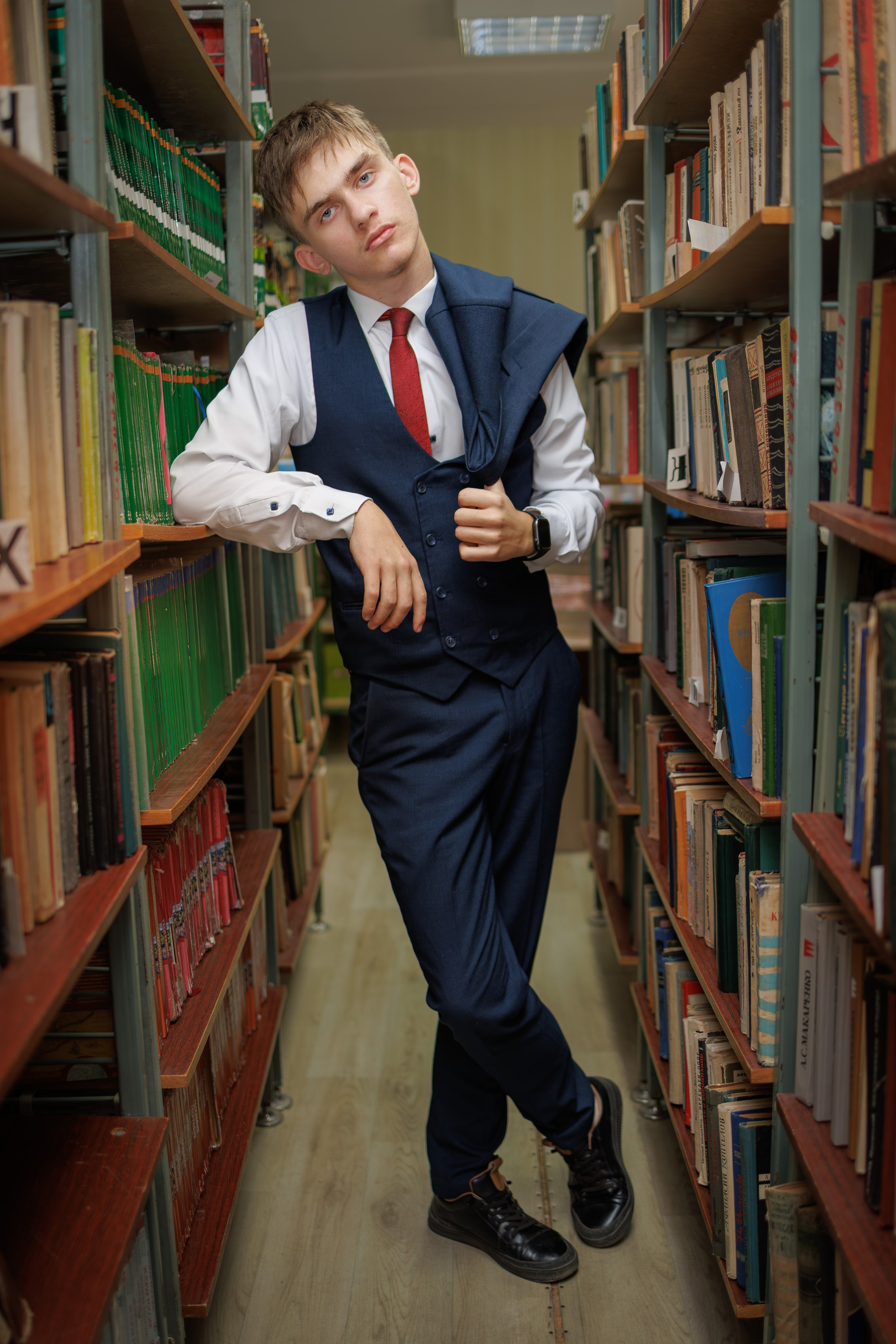 Позы для школьной фотосессии. Фотограф Медногорск Кувандык Оксана Шерехода свадебные, семейные, индивидуальные, школьные фотосессии. Печать фотоальбомов