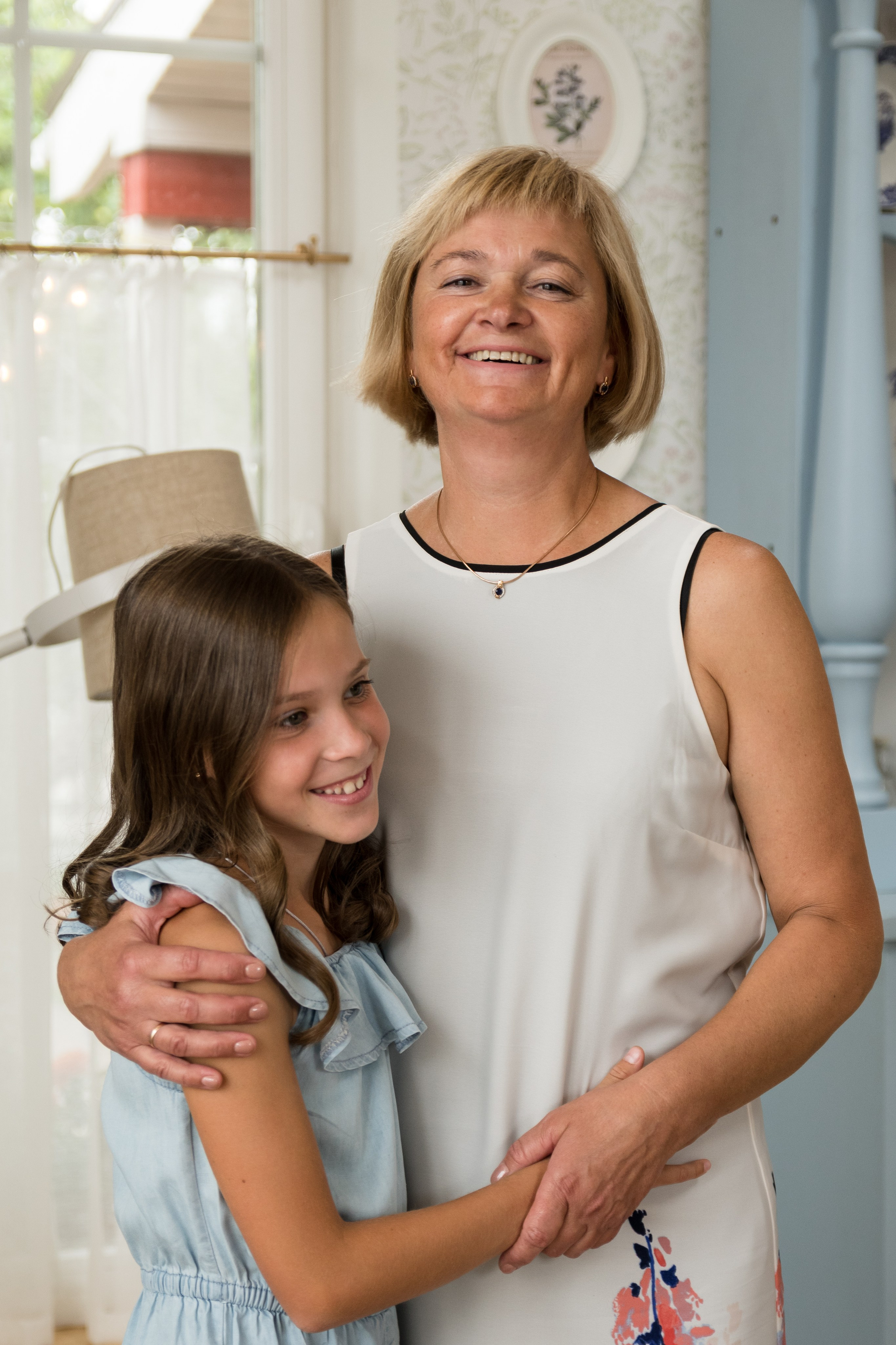 Три поколения: семейная фотосессия в студии. Семейный и индивидуальный фотограф Life style в Санкт-Петербурге Мария