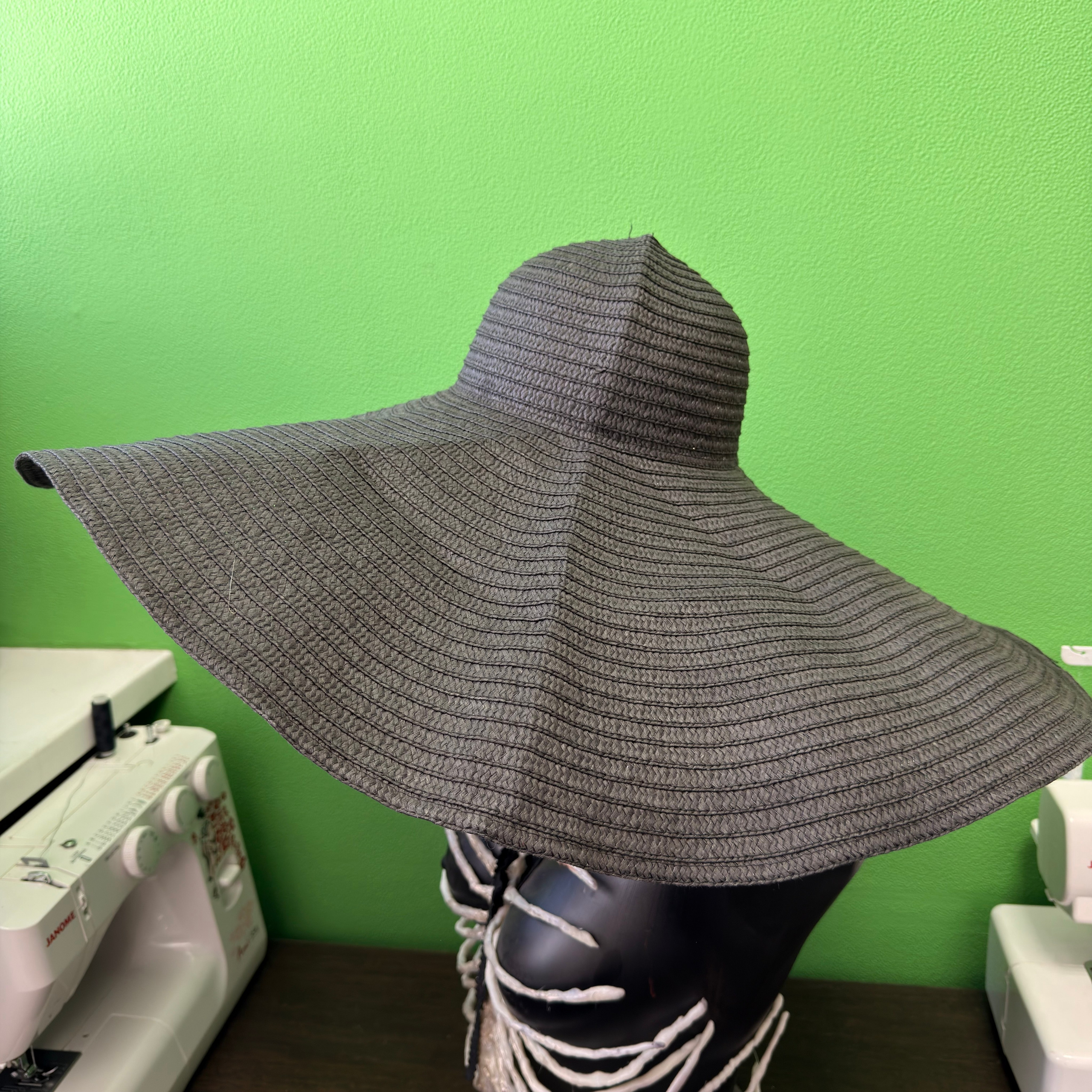 Головные уборы в аренду. Аренда костюмов, платьев и реквизита для фотосессий на Камчатке