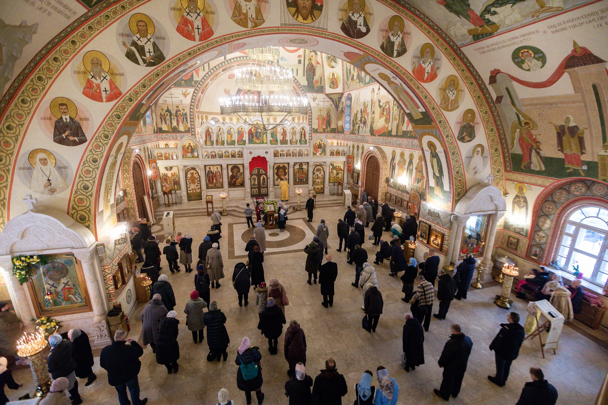 Праздничное богослужение Святителю Николаю 19 декабря. Интерьерный фотограф в Москве Роман Потапов