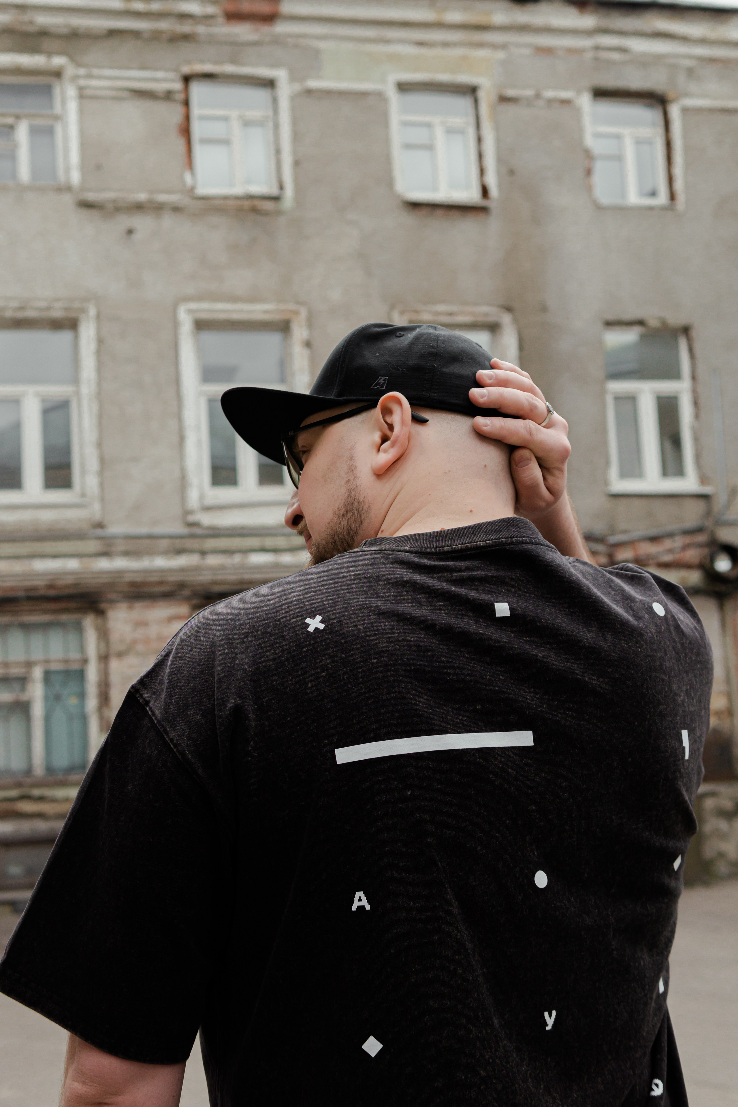 Съемка мерча БЛТ* Semiotica в городе. Фотограф-анималист Ксения Воробьева, Москва