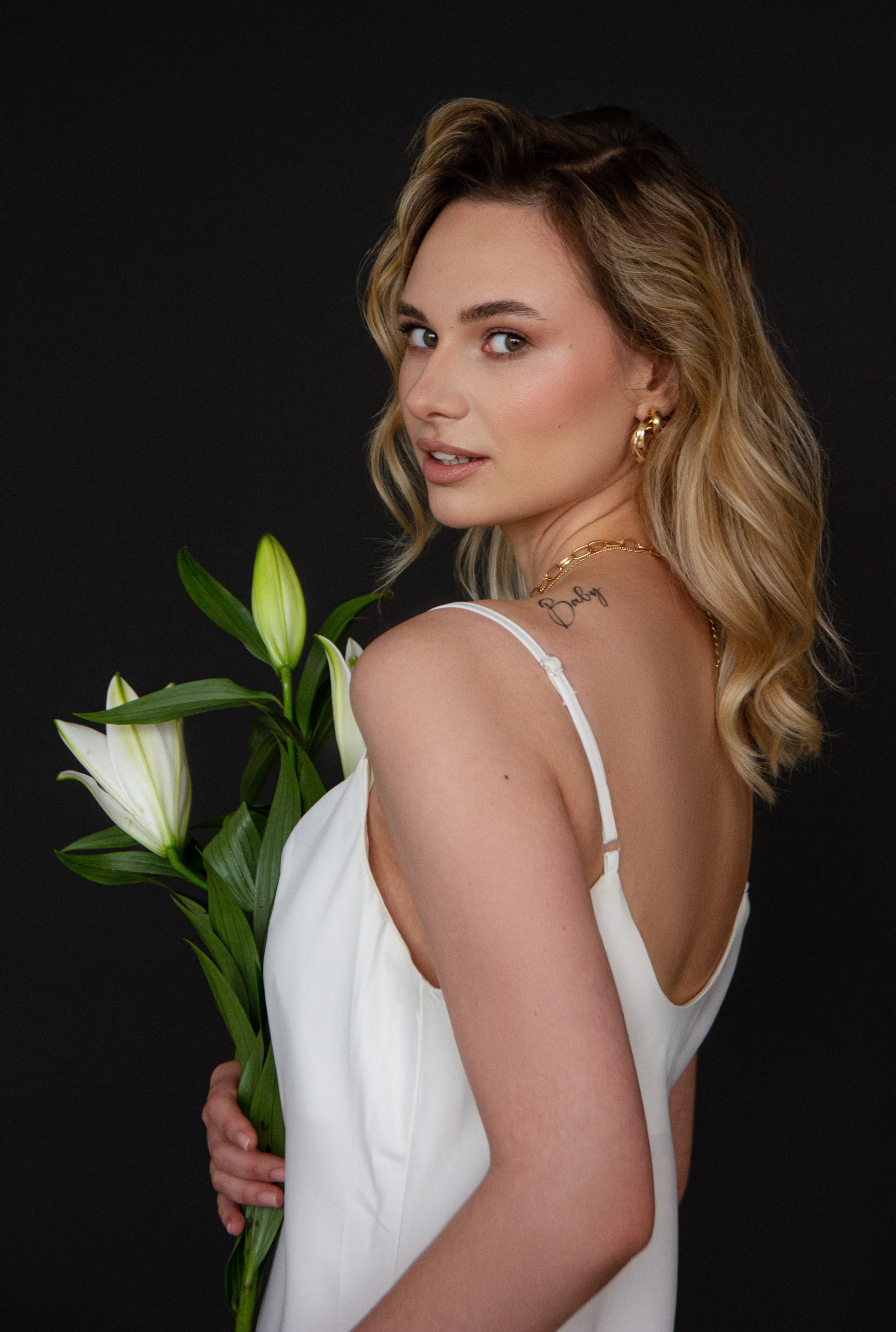 Нежность с лилиями. Портретный фотограф в Минске