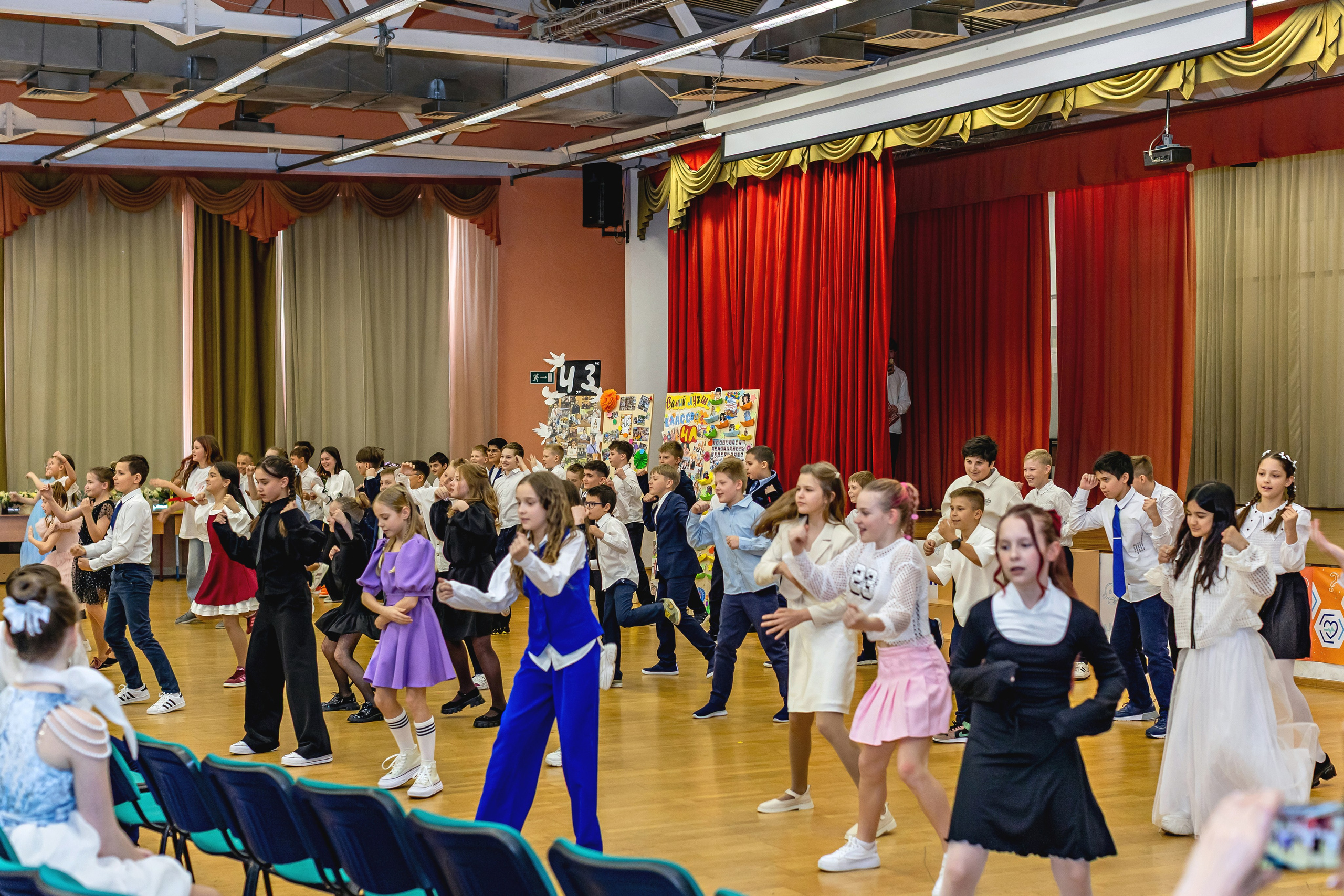 Выпускной праздник в начальной школе. Фотограф и видеограф Москва. Свадебный фотограф, видеограф. Выпускные альбомы. Оживающие альбомы