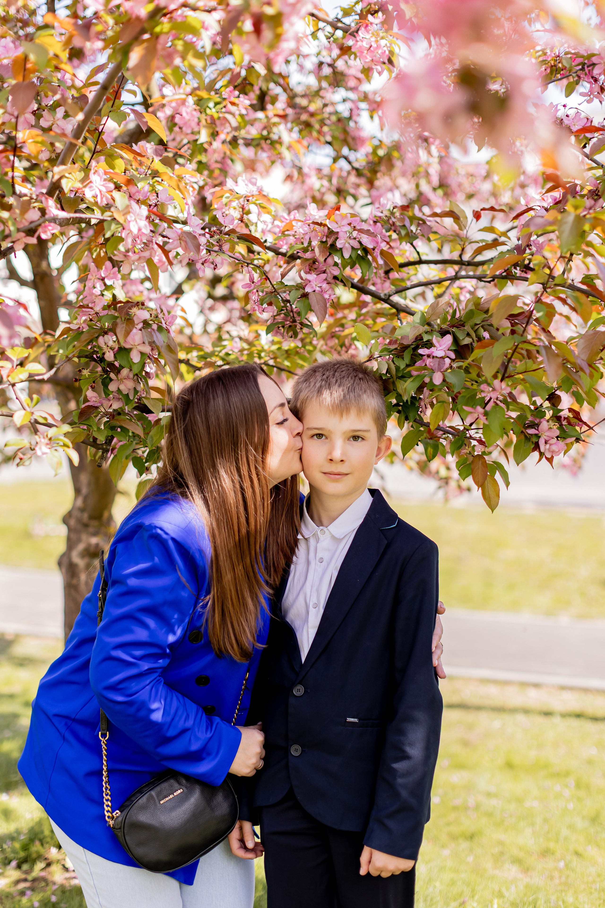 Выпускной в начальной школе на улице. Фотограф и видеограф Москва. Свадебный фотограф, видеограф. Выпускные альбомы. Оживающие альбомы