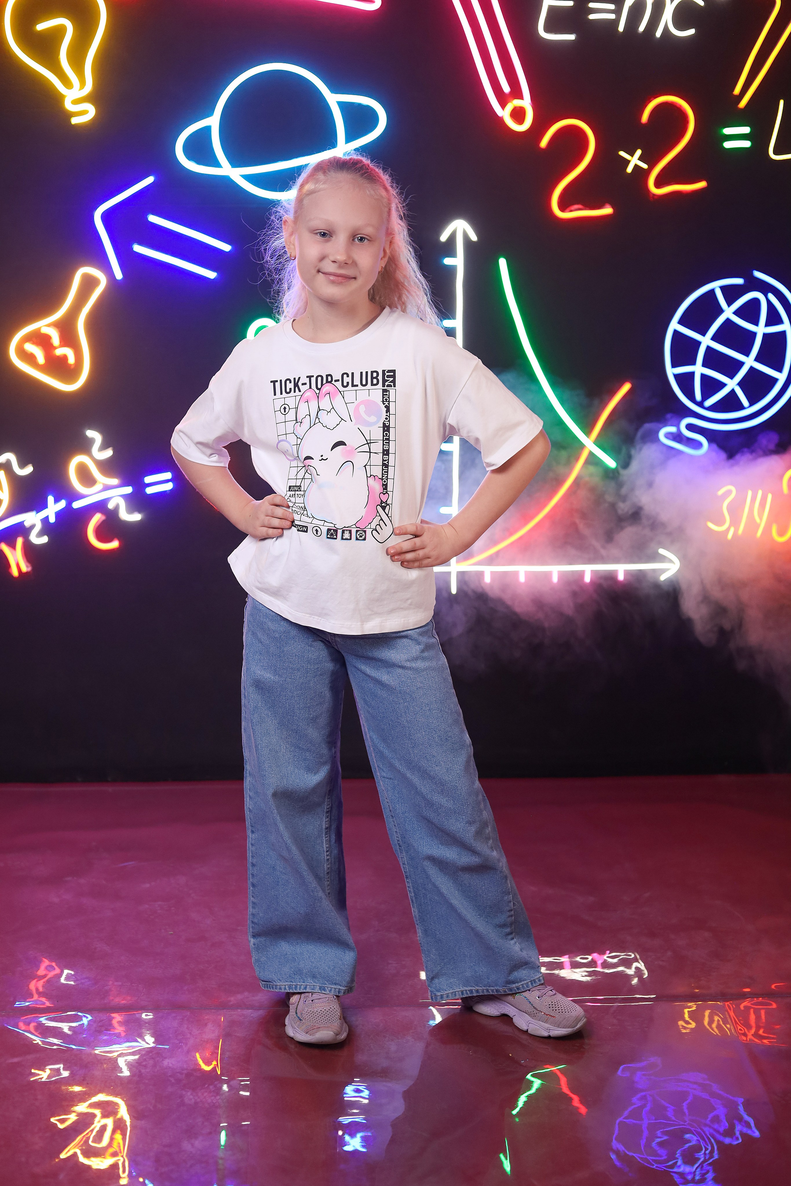 Выпускной альбом "Неон". Выпускные альбомы в Тюмени для школ, садов, вузов спортивных секций