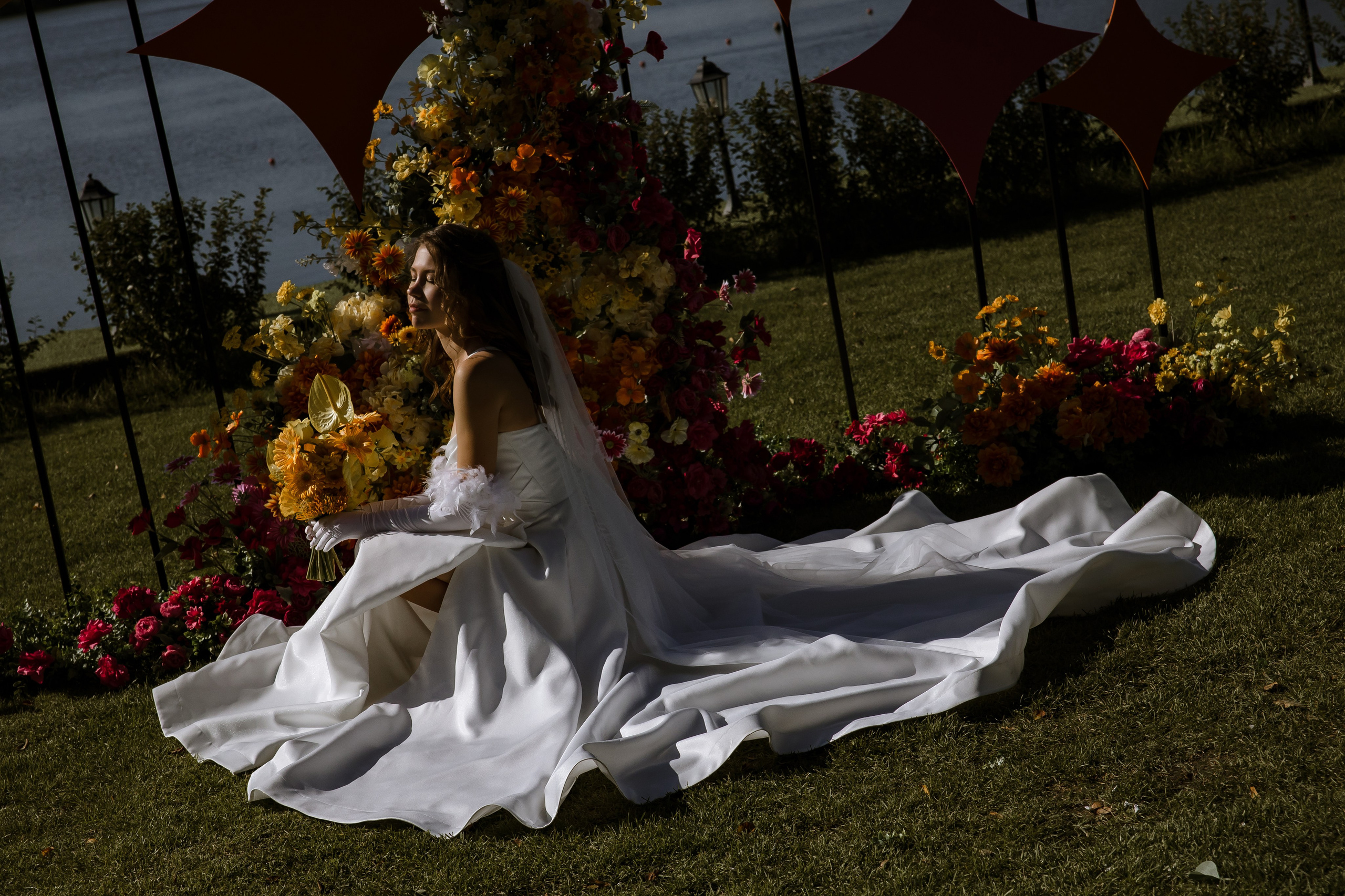 Яркая неоновая свадебная фотосессия в «Нет на карте». Свадебный и семейный фотограф в Самаре и Тольятти | Елена Топанцева