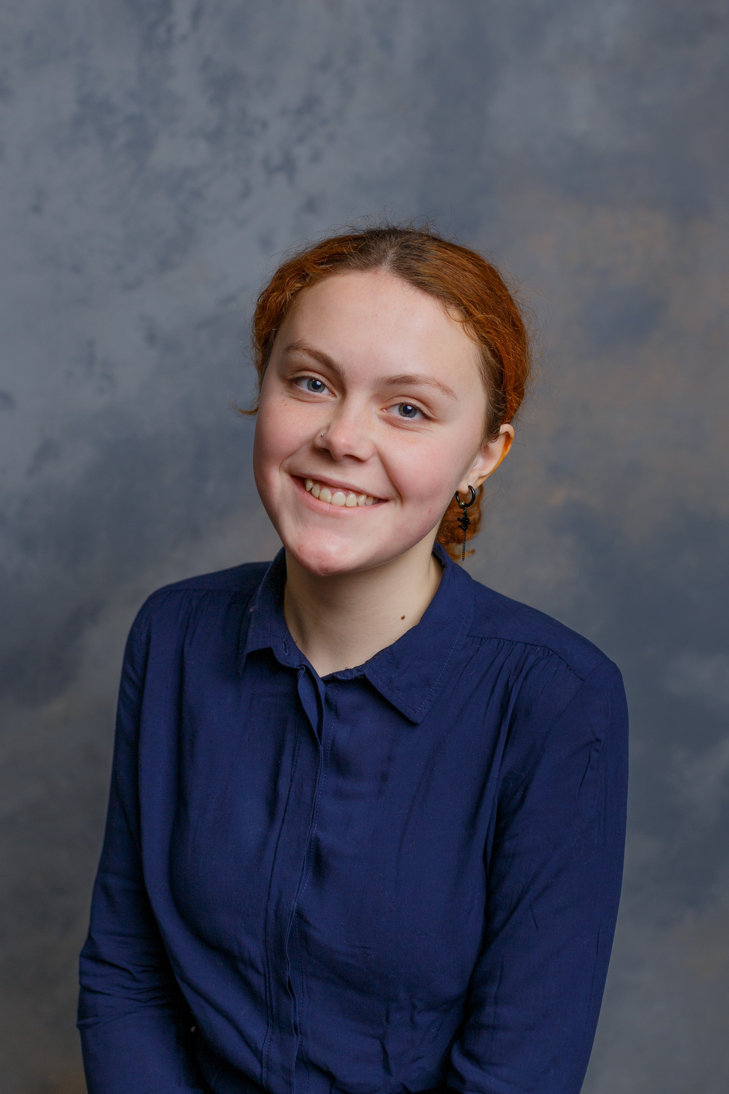 Крупный портрет молодой девушки