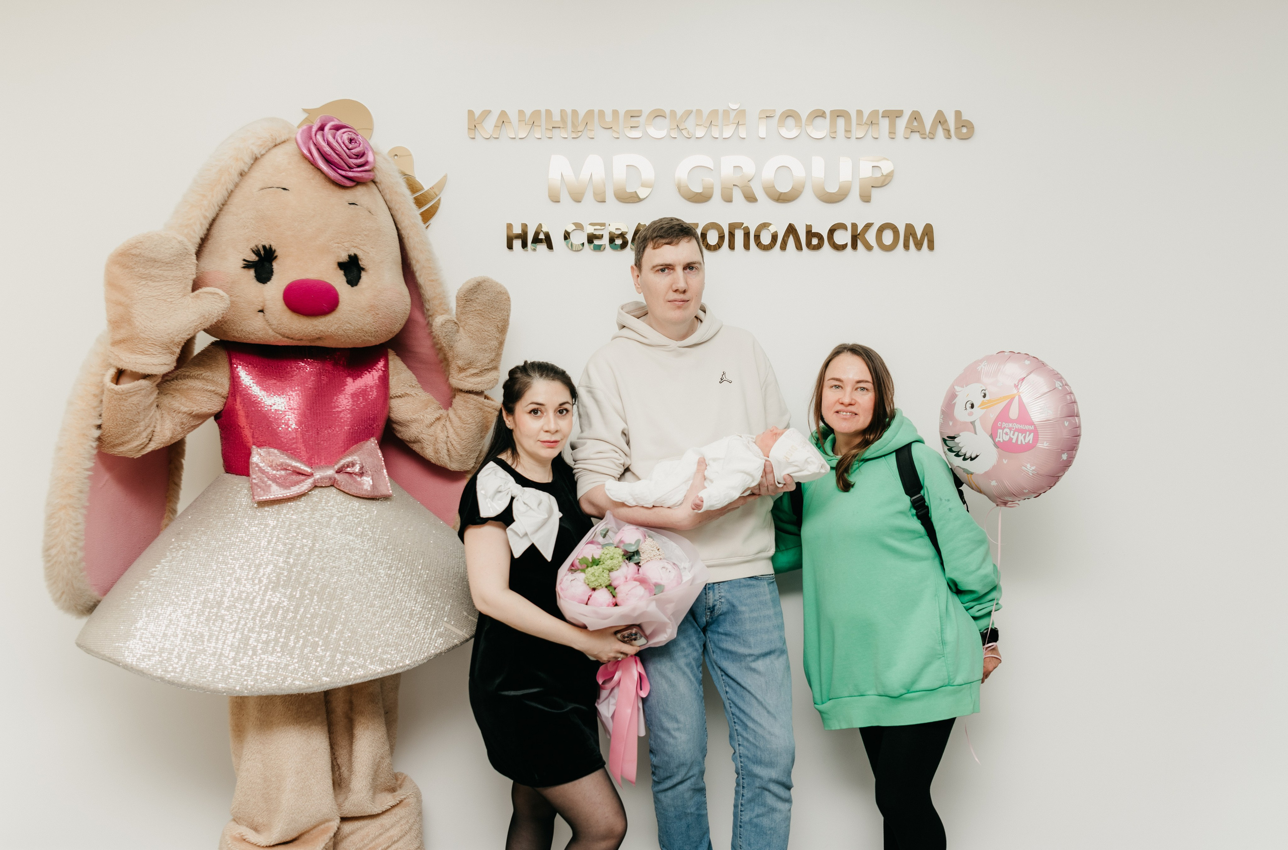 Выписка Евы. Мать и дитя на Севастопольском. Фотограф на выписку из роддома в Москве и МО