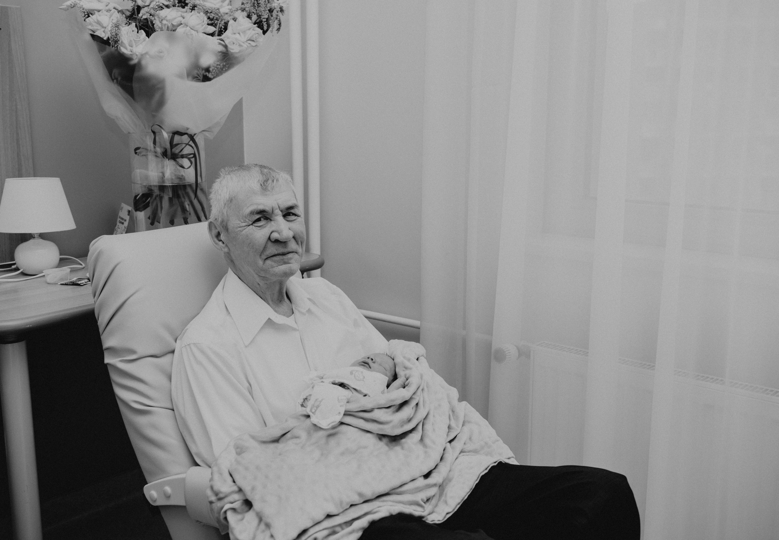 Выписка малыша. Мать и дитя на Севастопольском. Фотограф на выписку из роддома в Москве и МО
