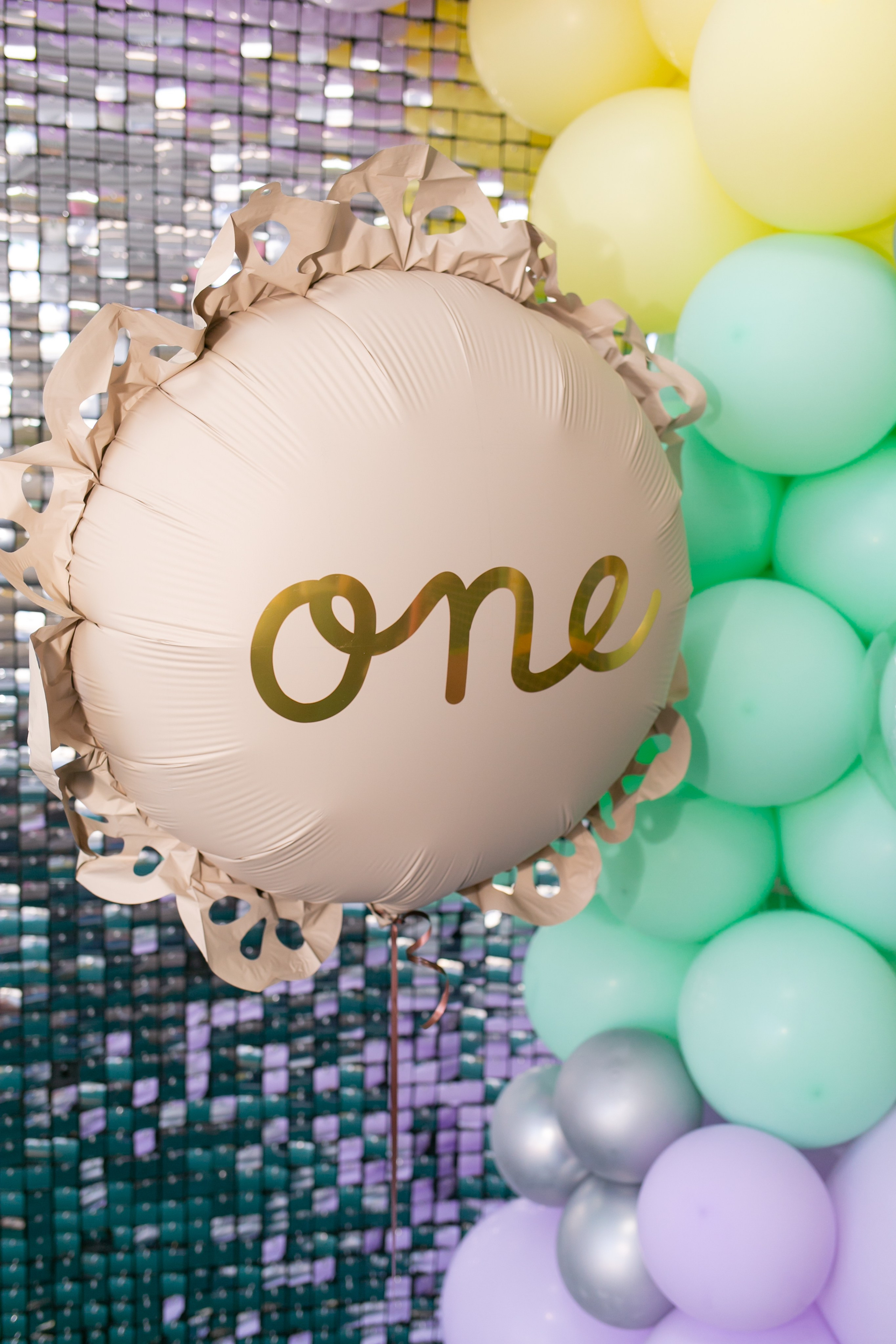 Белый кролик. Годик. Фотограф новорожденных и семейный фотограф НСО г. Бердск Марина Львова