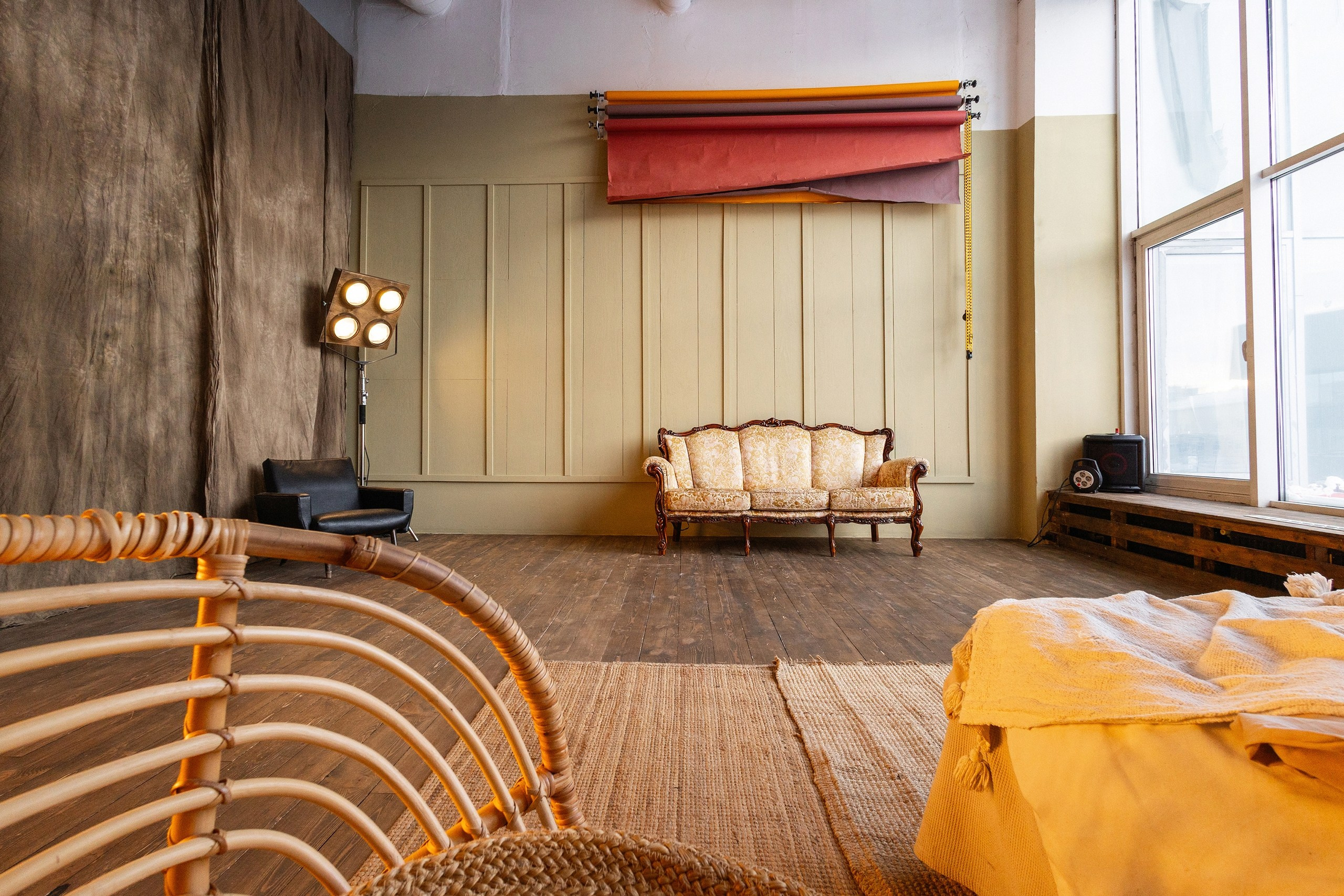 Фотостудия Питер. зал Мастерская. Фотограф Пирумян Анна. г. Сургут, г. Воронеж