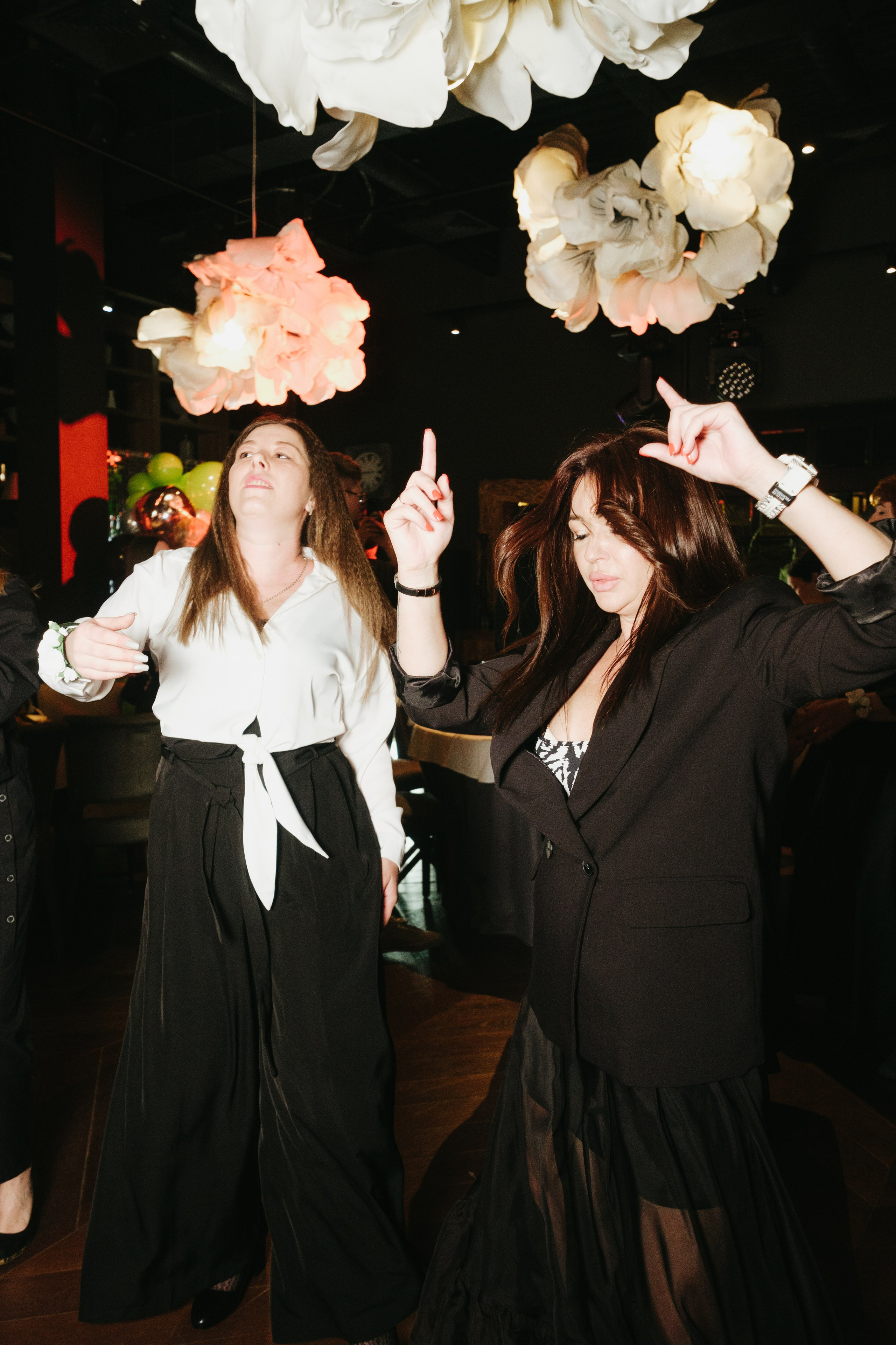 Корпоратив в Сириусу (Адлер) 10 лет компании. Свадебный фотограф Денис Ожигин в Краснодаре и крае. Эмоциональная и стильная съемка вашего дня