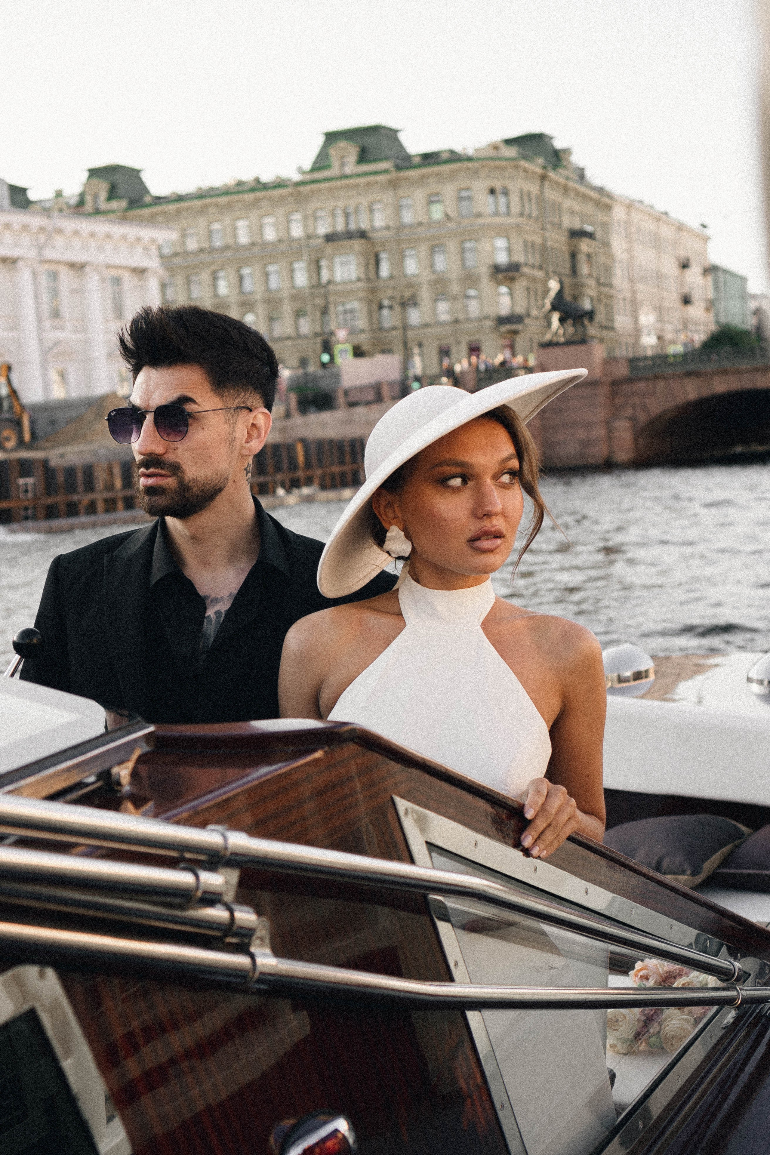 СВАДЕНБНАЯ СЬЕМКА НА КАТЕРЕ ПО КАНАЛАМ САНКТ-ПЕТЕРБУРГА И В АКВАТОРИИ НЕВЫ. Профессиональный фотограф, Санкт-Петербург — Виктория Богомолова