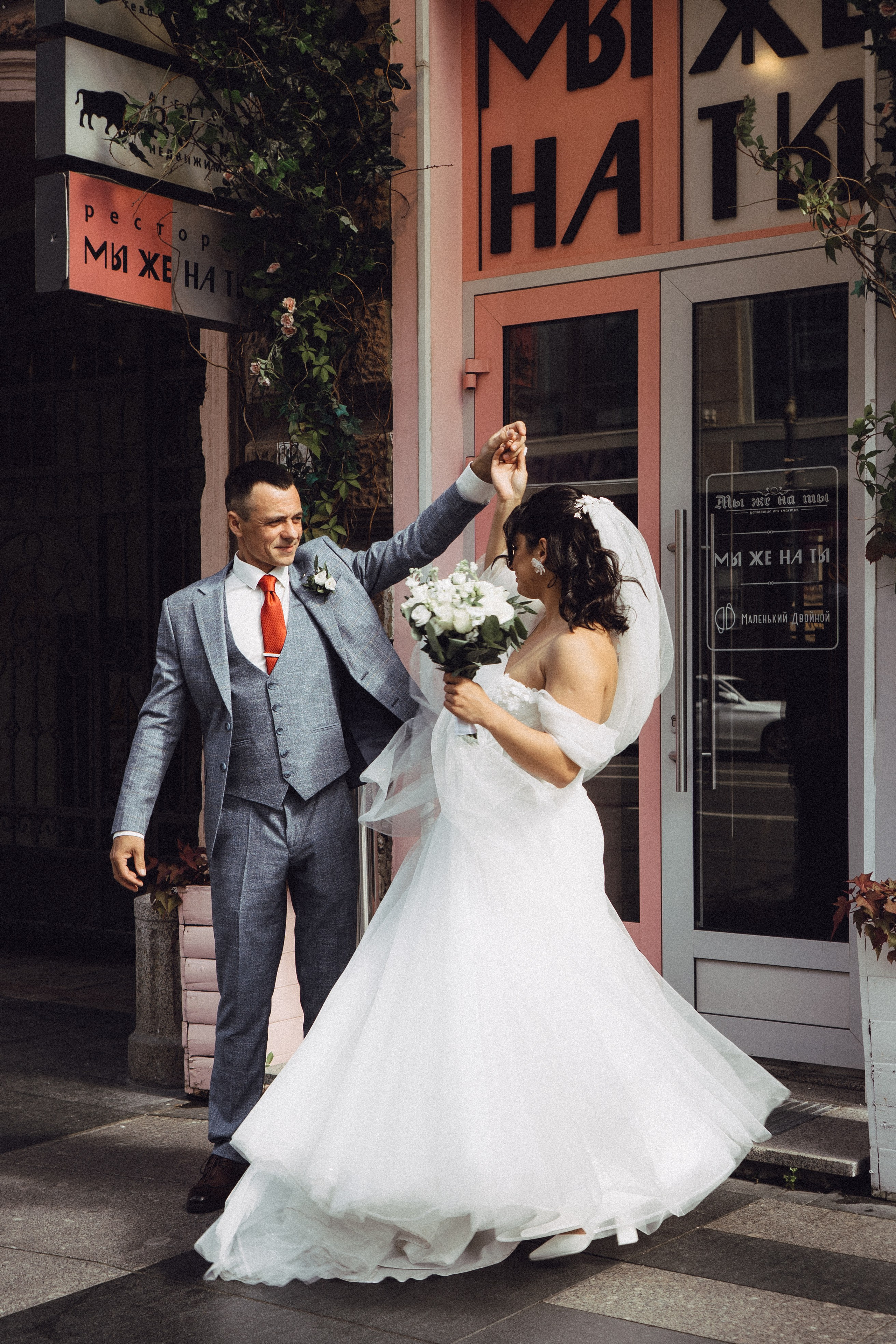 СВАДЕБНАЯ ПРОГУЛКА РЕСТОРАН МЫ ЖЕ НА ТЫ И ФОТОСЕССИИЯ С АВТОМОБИЛЕМ. Профессиональный фотограф, Санкт-Петербург — Виктория Богомолова