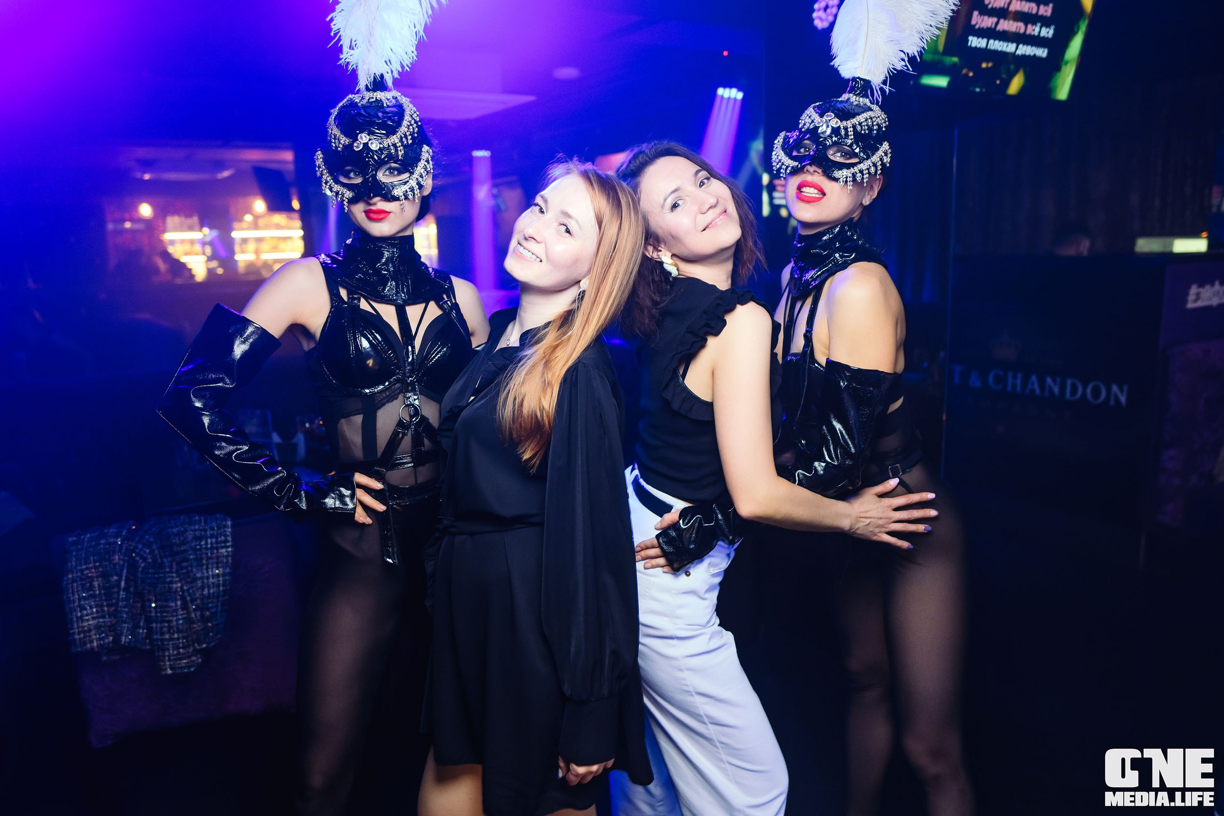 Субботняя вечеринка в караоке-клубе Эйфория. One Media Life: фоторепортажи, фотоотчеты с мероприятий и заведений