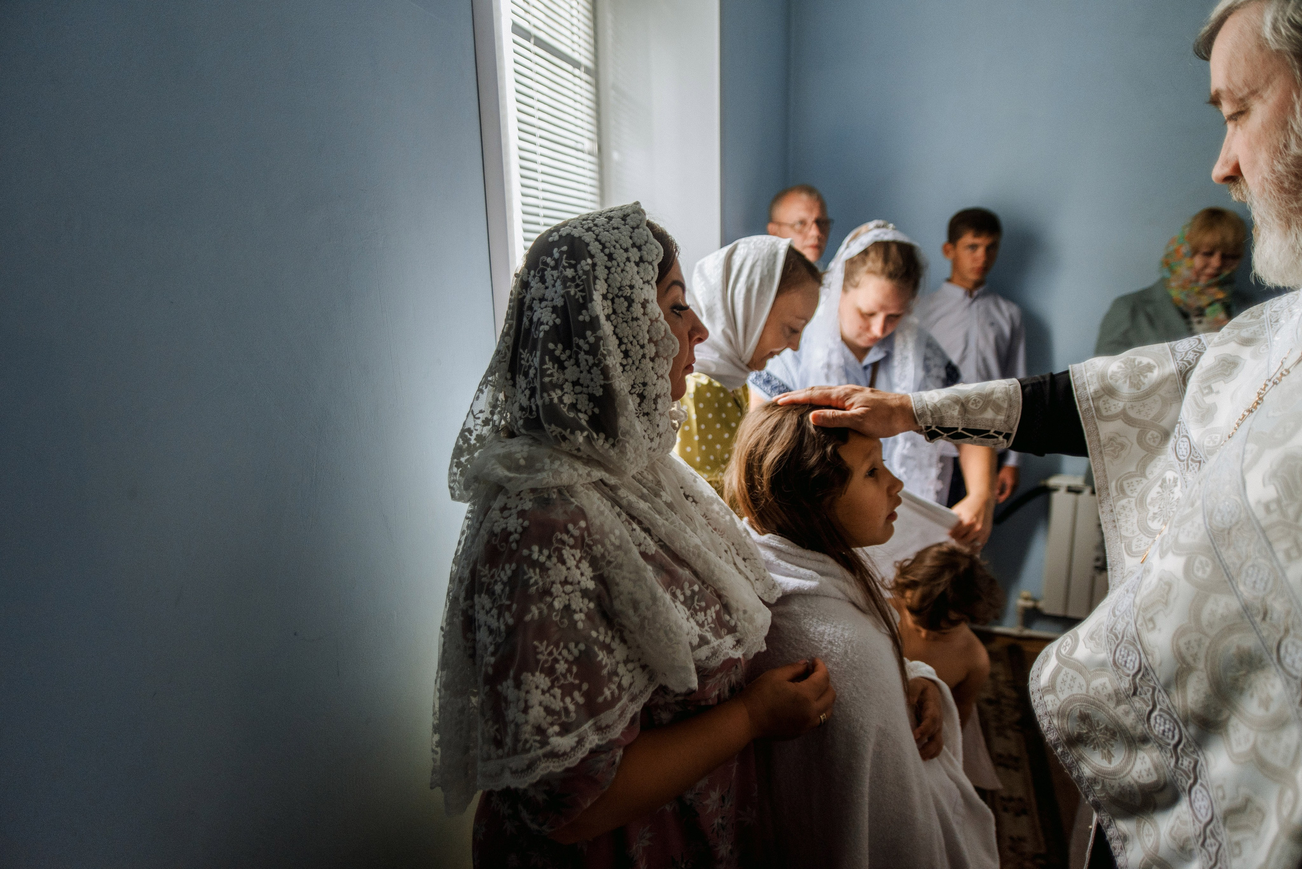 Крещение Даши и Алены. Семейный документальный фотограф в Волгограде Мариэта Додина