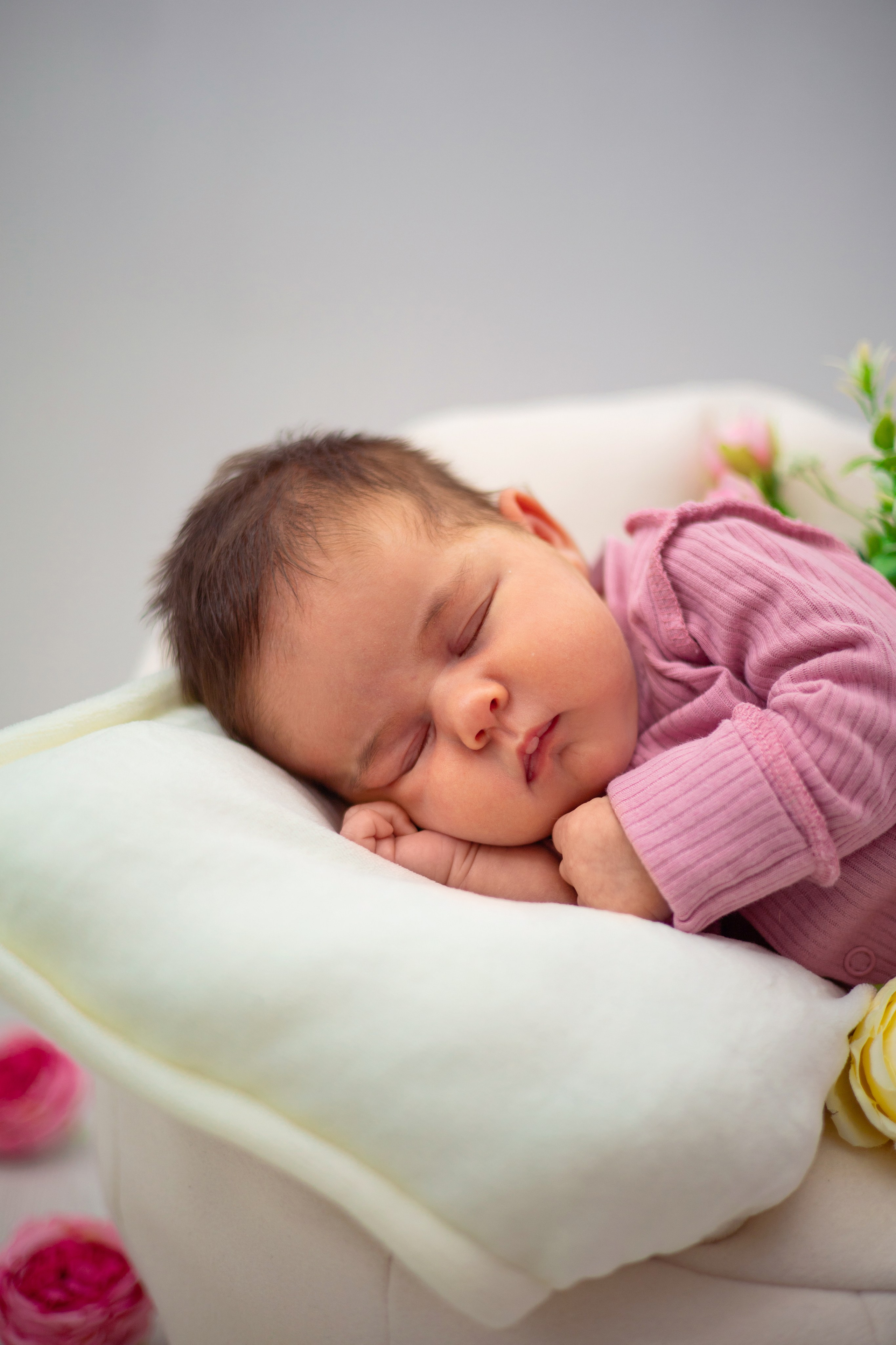 Маша с цветами. Семейный и детский фотограф в Михайловке Татьяна Лестьева