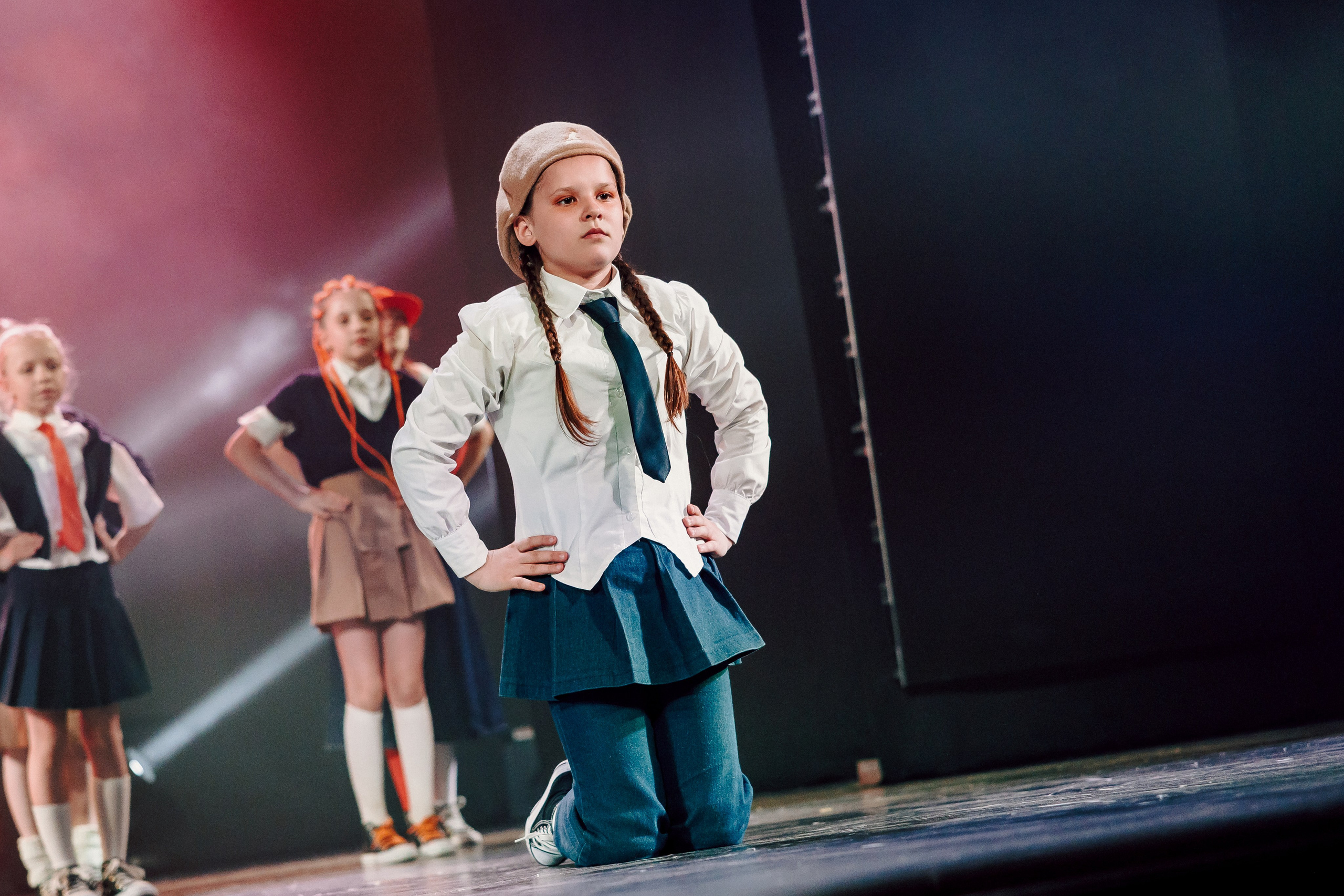 Отчётный концерт танцевальной школы «Red Rabbits» 2025. Лёшка Варзегов — фотограф