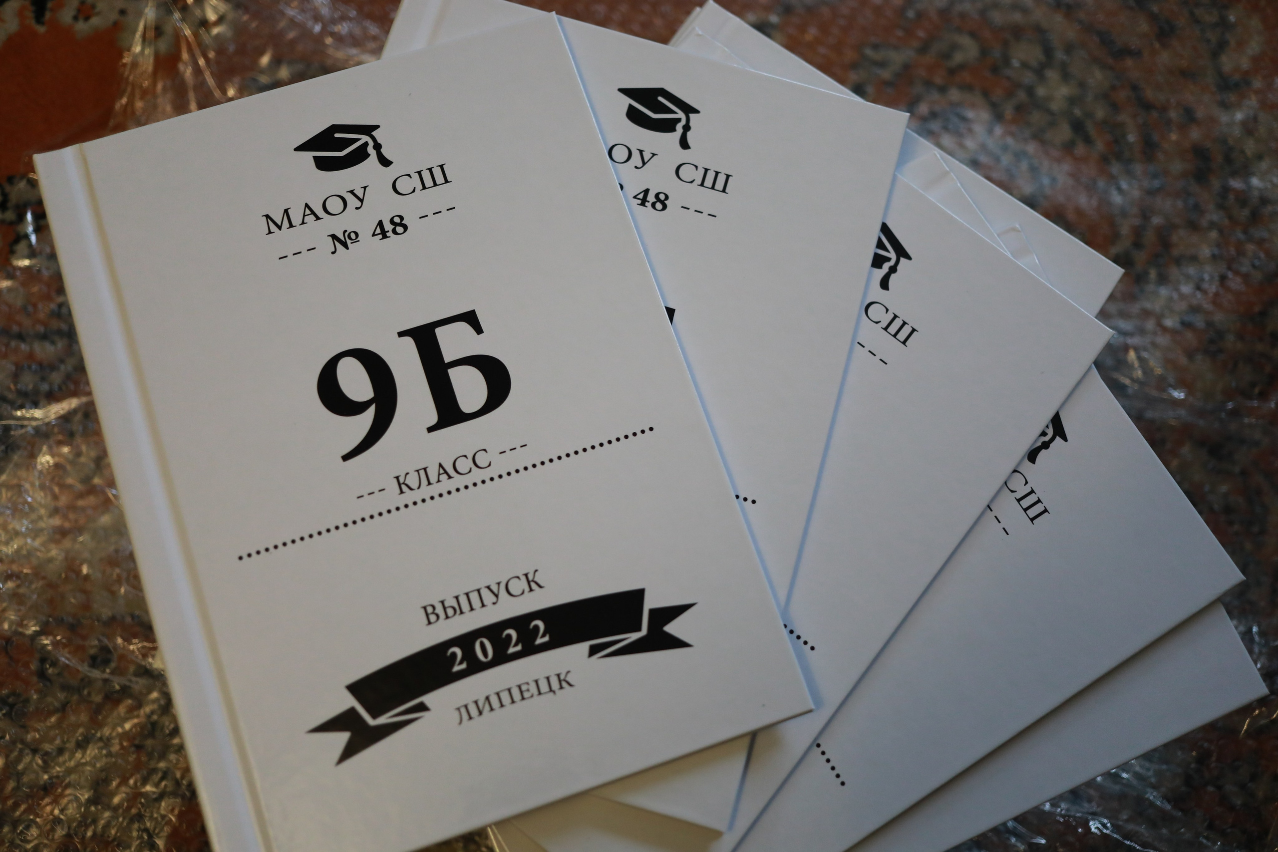 Готовые выпускные альбомы. Medlori fotobook Выпускные альбомы в Липецке Лариса Медведева