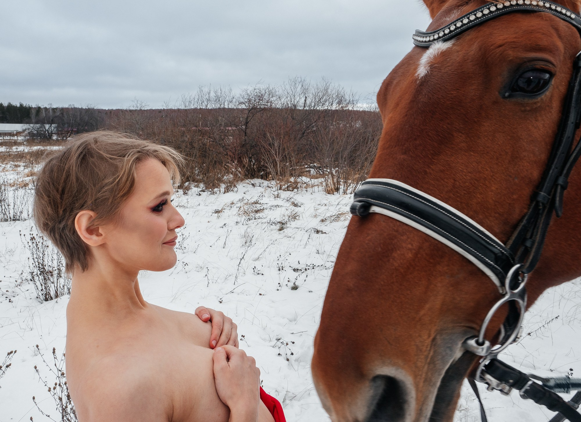 Елена Persik на лошади 18+. Фотограф