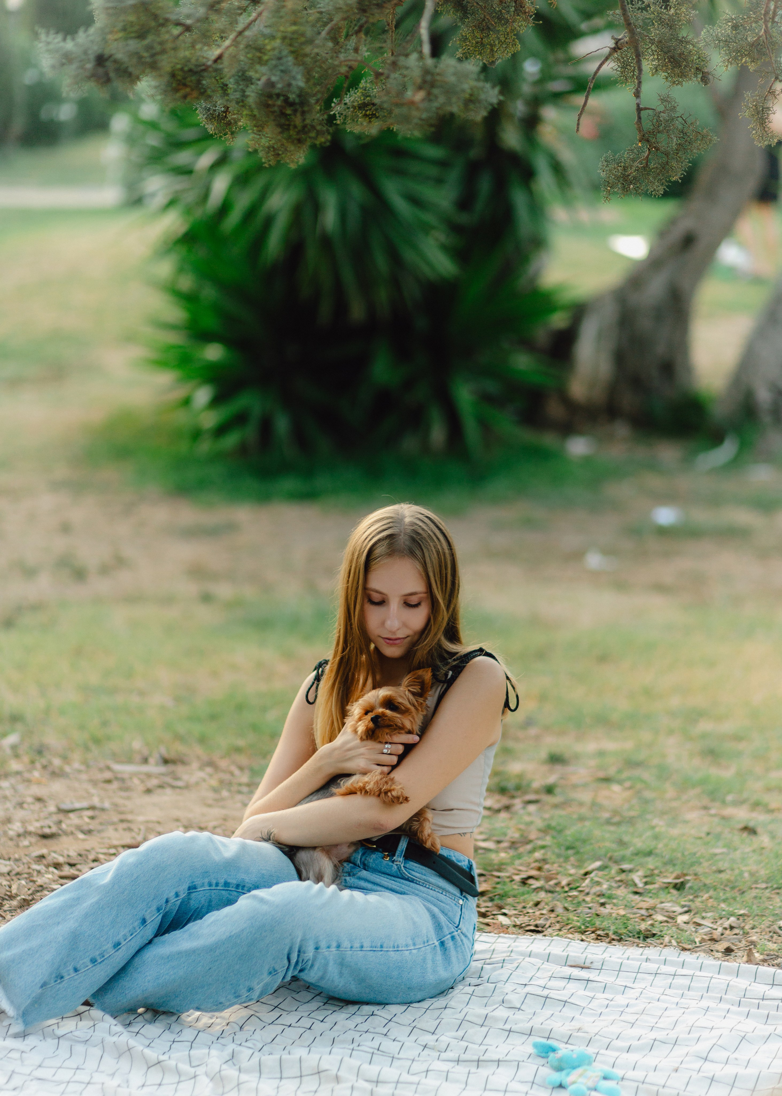 Julia & Her Playful Stitch. Barbara Isaeva