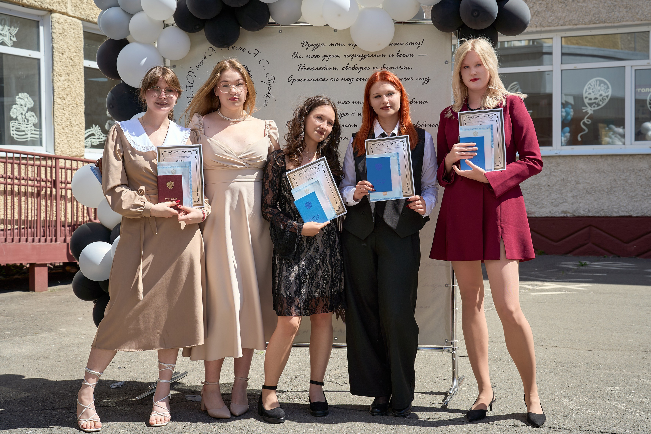 Вручение аттестатов 11 класс. Репортажный и портретный фотограф в Томске Ларионов Артём