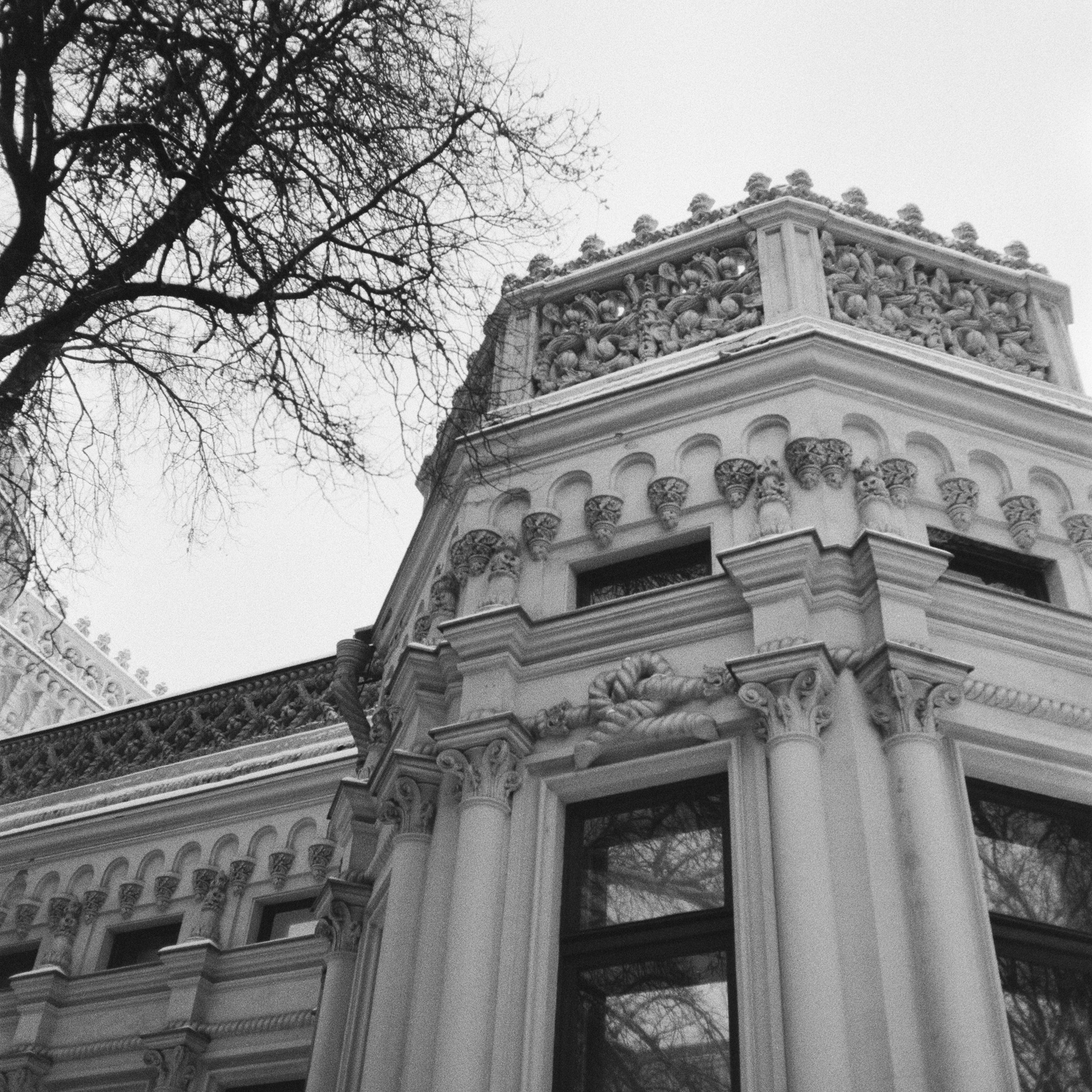 Воздвиженка / Voigtlander Bessa-T — Ultron 28 mm f2 / Fomapan 400 BW