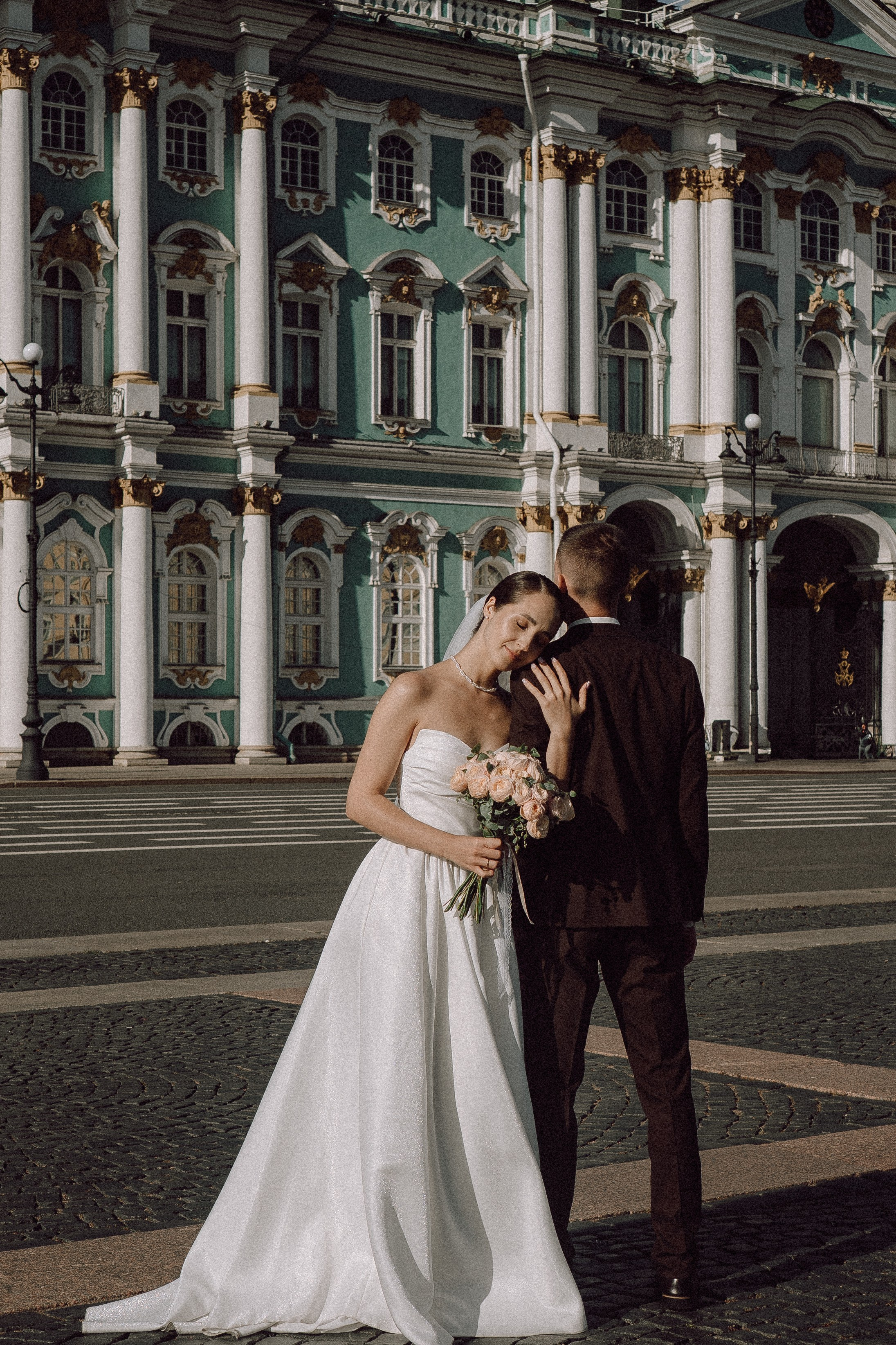 СВАДЕБНАЯ ПРОГУЛКА В САНТК-ПЕТЕРБУРГЕ (ИСАКИЕВСКИЙ СОБОР, ЗИМНЯЯ КАНАВКА, ЭРМИТАЖ И БОЛЬШАЯ МОРСКАЯ УЛИЦА). Профессиональный фотограф, Санкт-Петербург — Виктория Богомолова