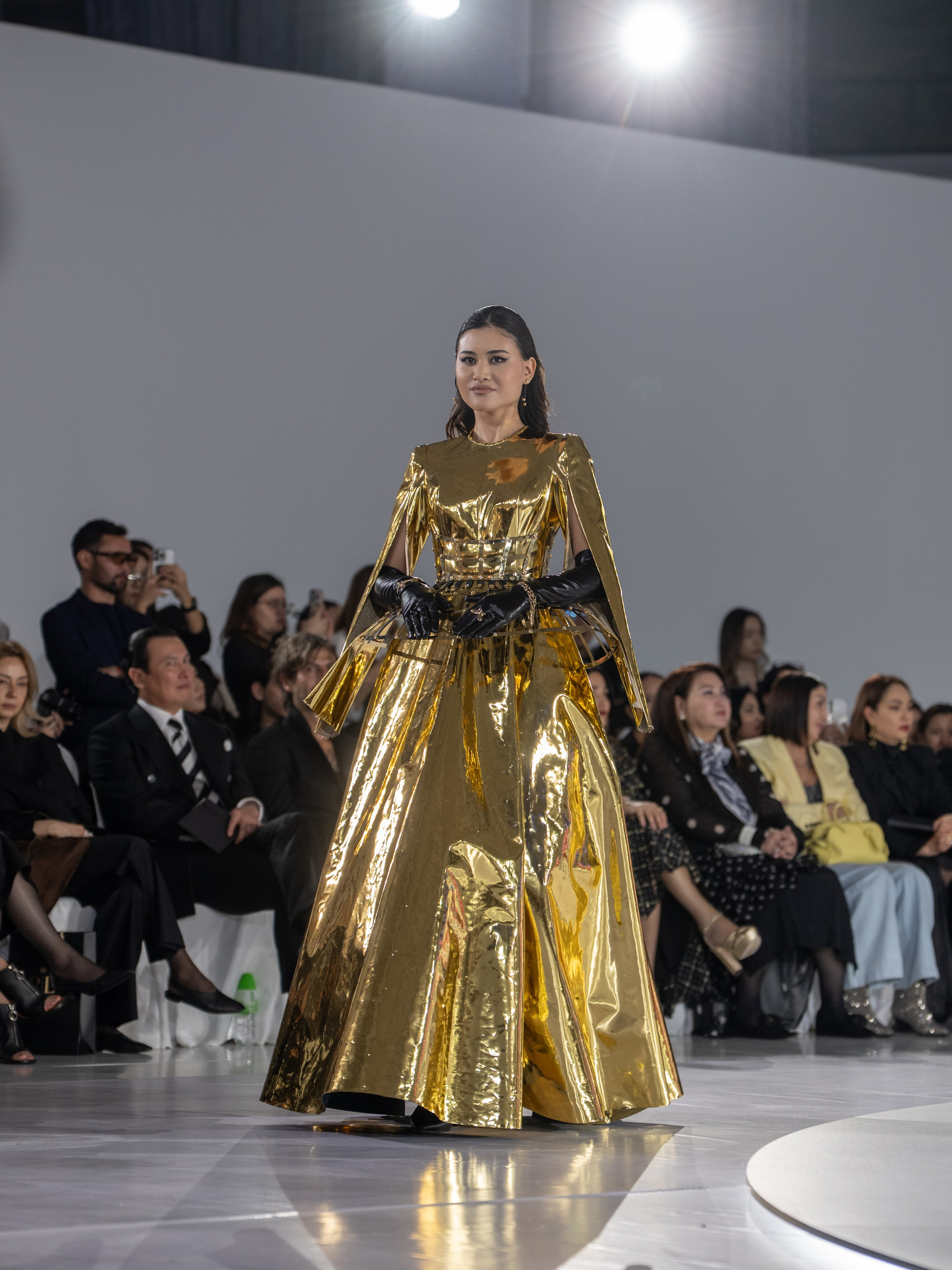 Дизайнер Arunaz. Сайт Алматинского НЮ АРТ, будуар и фэшн фотографа Дениса Карпенко