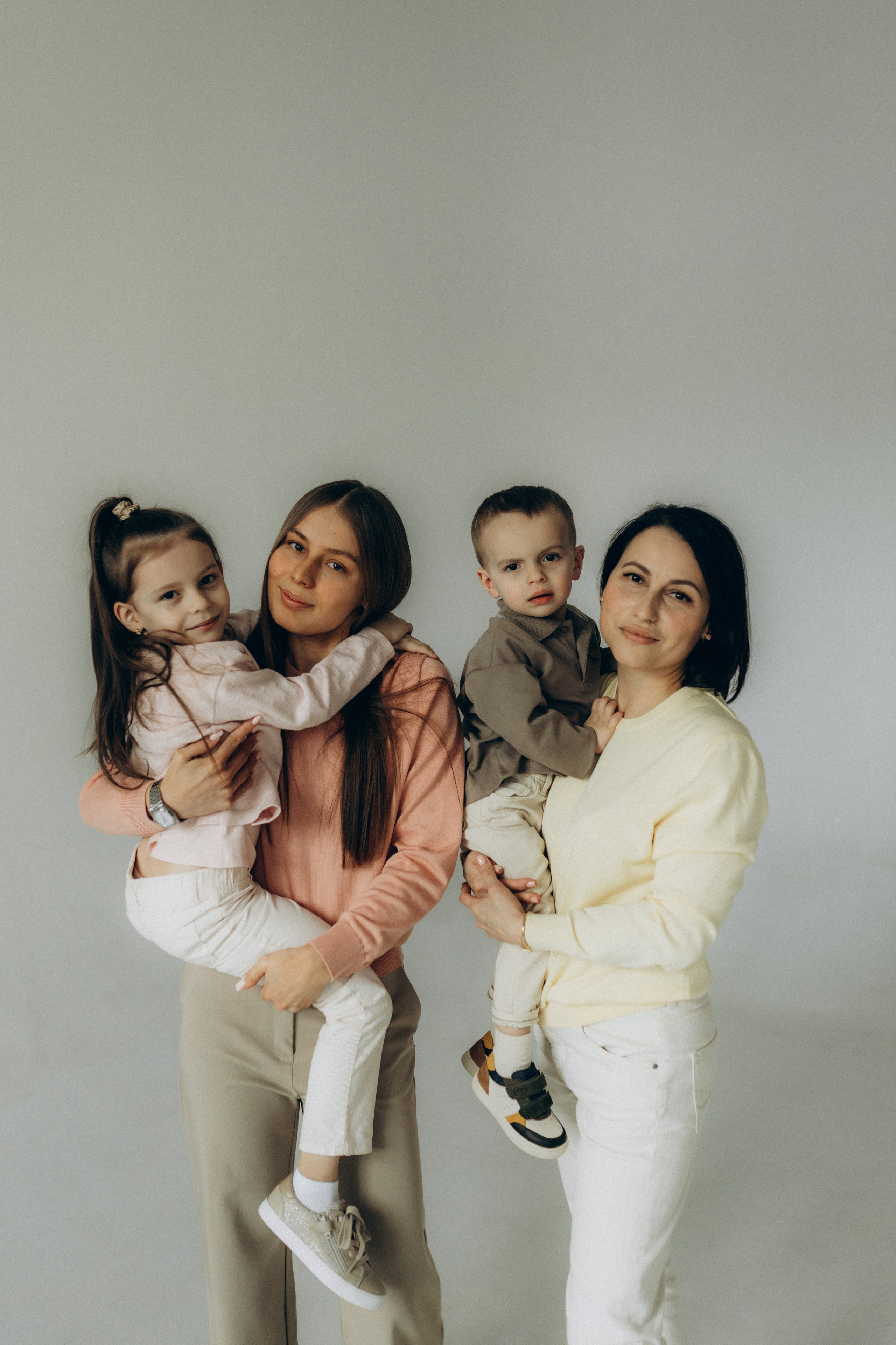 Семейная съёмка на циклораме. Фотограф НОГИНСК, Москва, Анастасия Белая