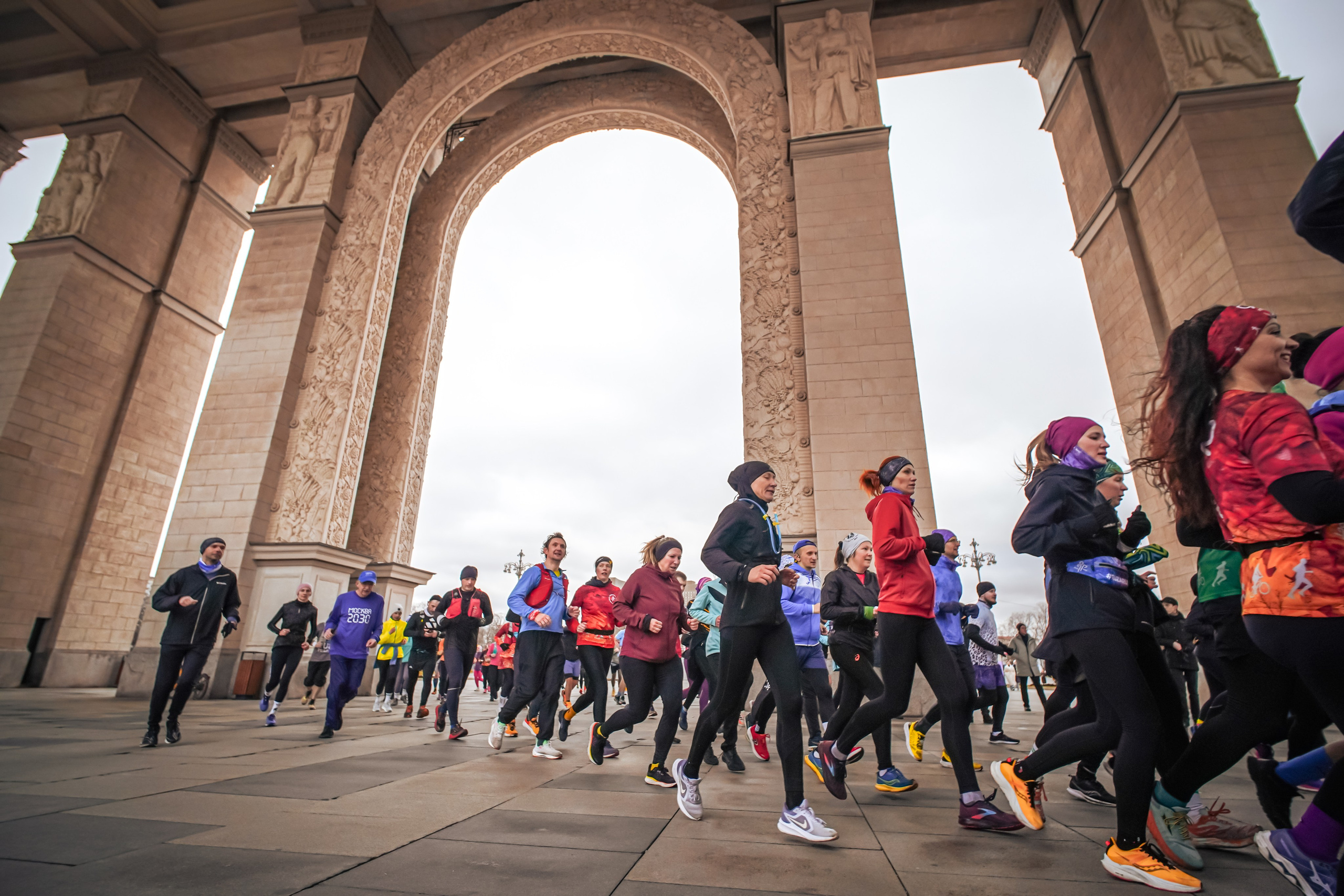 #марафонудома #яuzarun 2024 2-я петля, группа 6:30. Роман Капилюшов. Бег. Фото. Видео. г. Люберцы