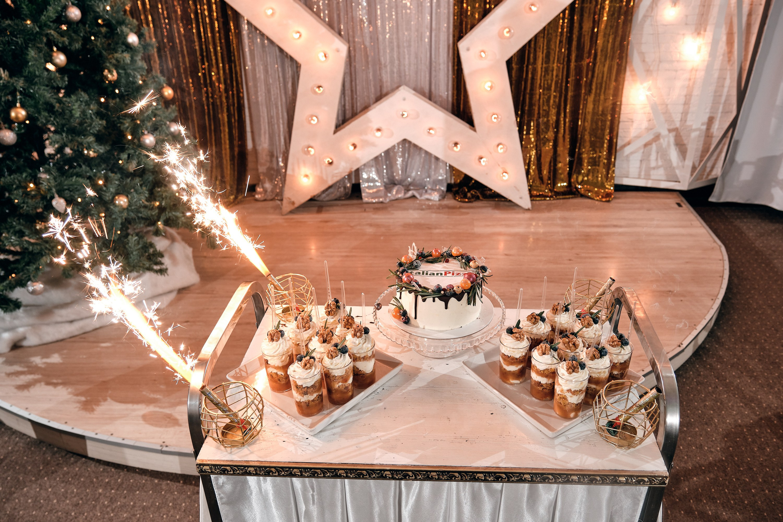 Новогодний корпоратив управляющей компании Италиан Пицца. Event агентство PAPRIKA в Екатеринбурге