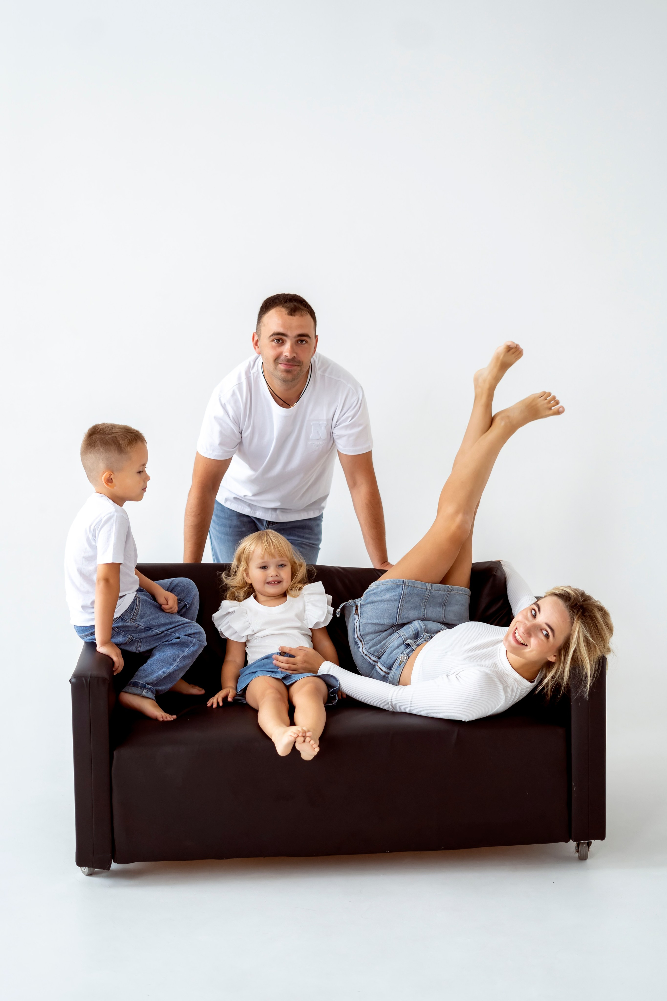 Семейная съёмка на циклораме. Семейный и детский фотограф в Хабаровске Анна Гриневич