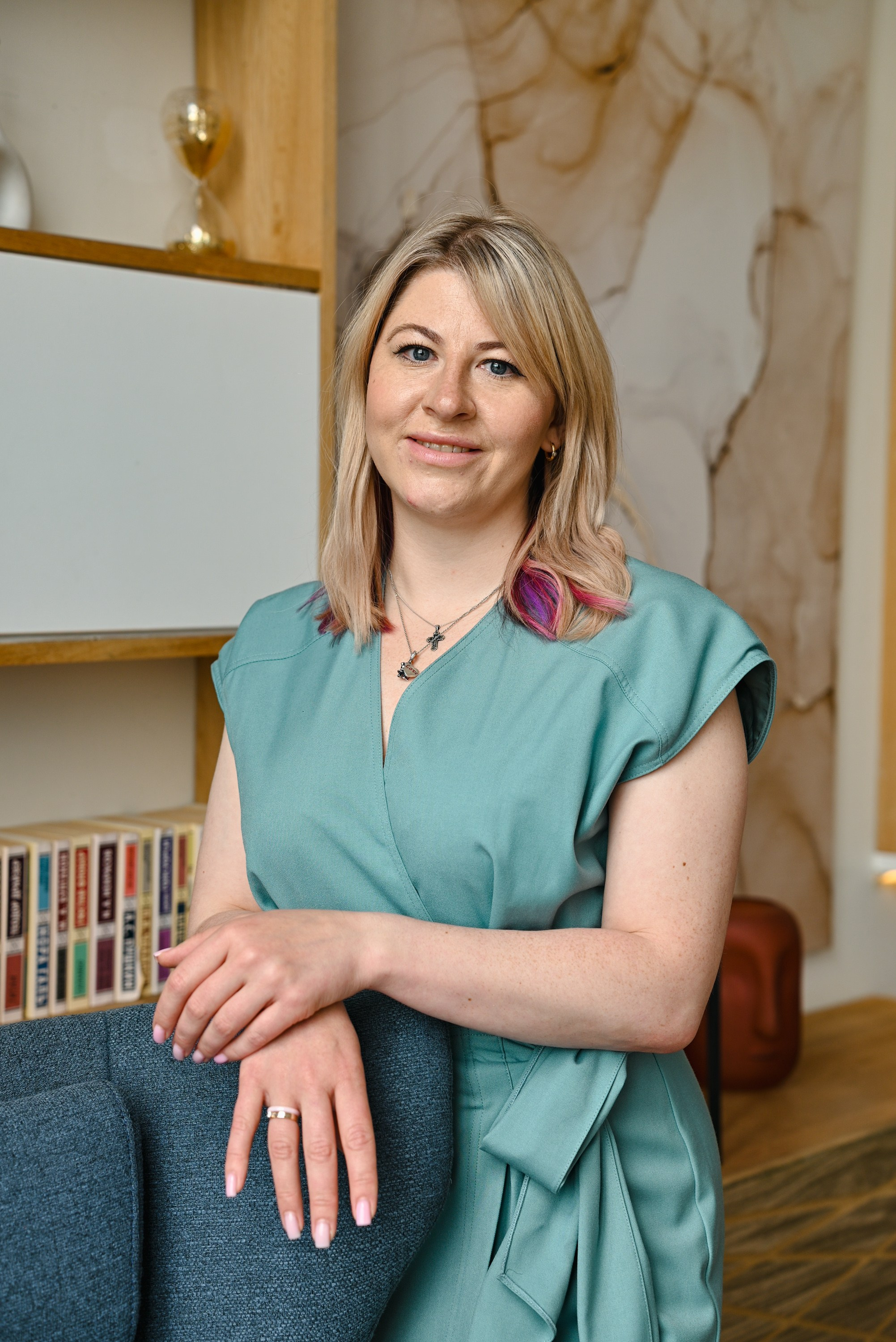 Счастливая большая семья. Компания и фотошкола по созданию контента в Москве