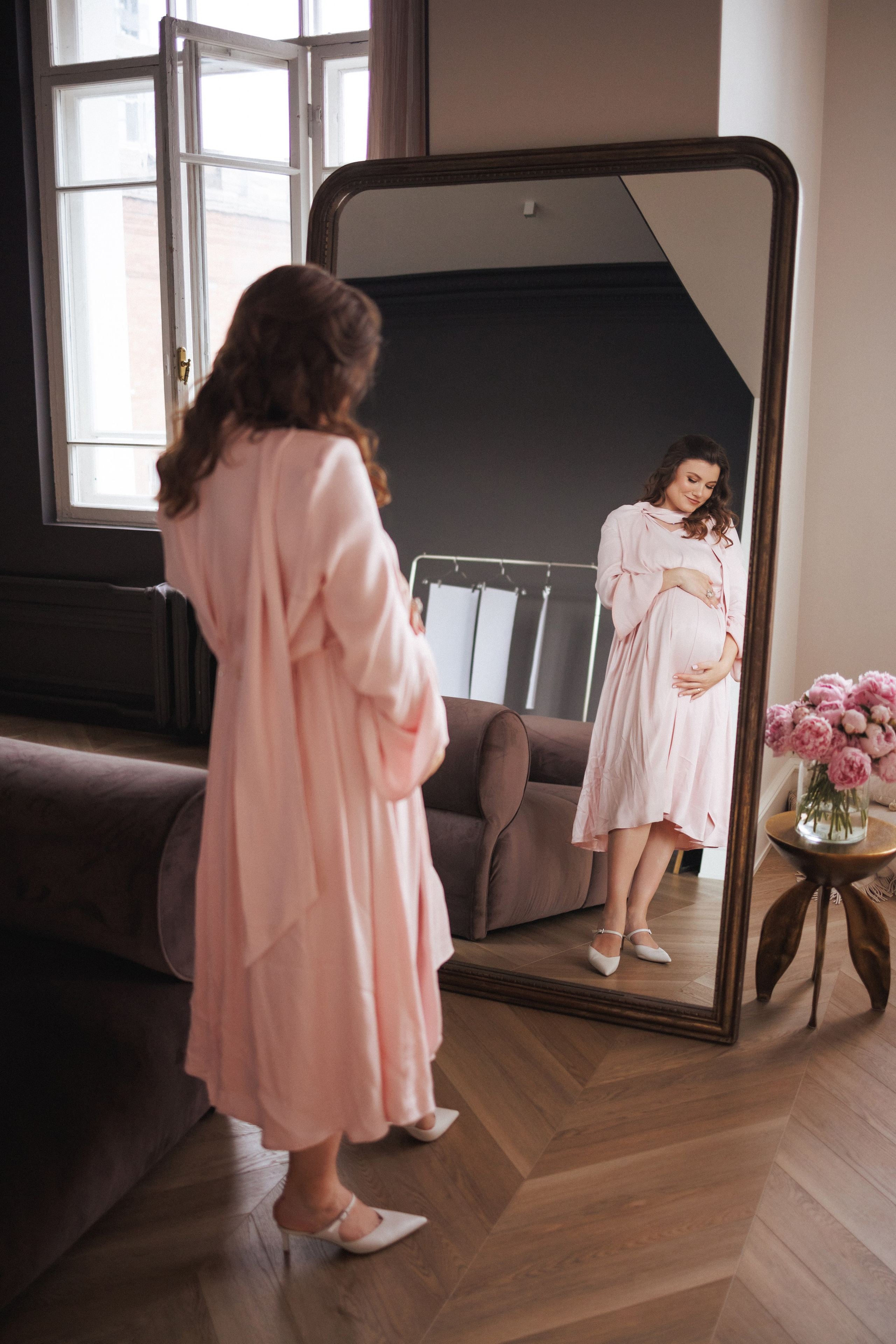 Семейная фотосессия для мамы и дочки в фотостудии «Париж», город Краснодар. Семейный и детский фотограф в Краснодаре Анна Трашкова