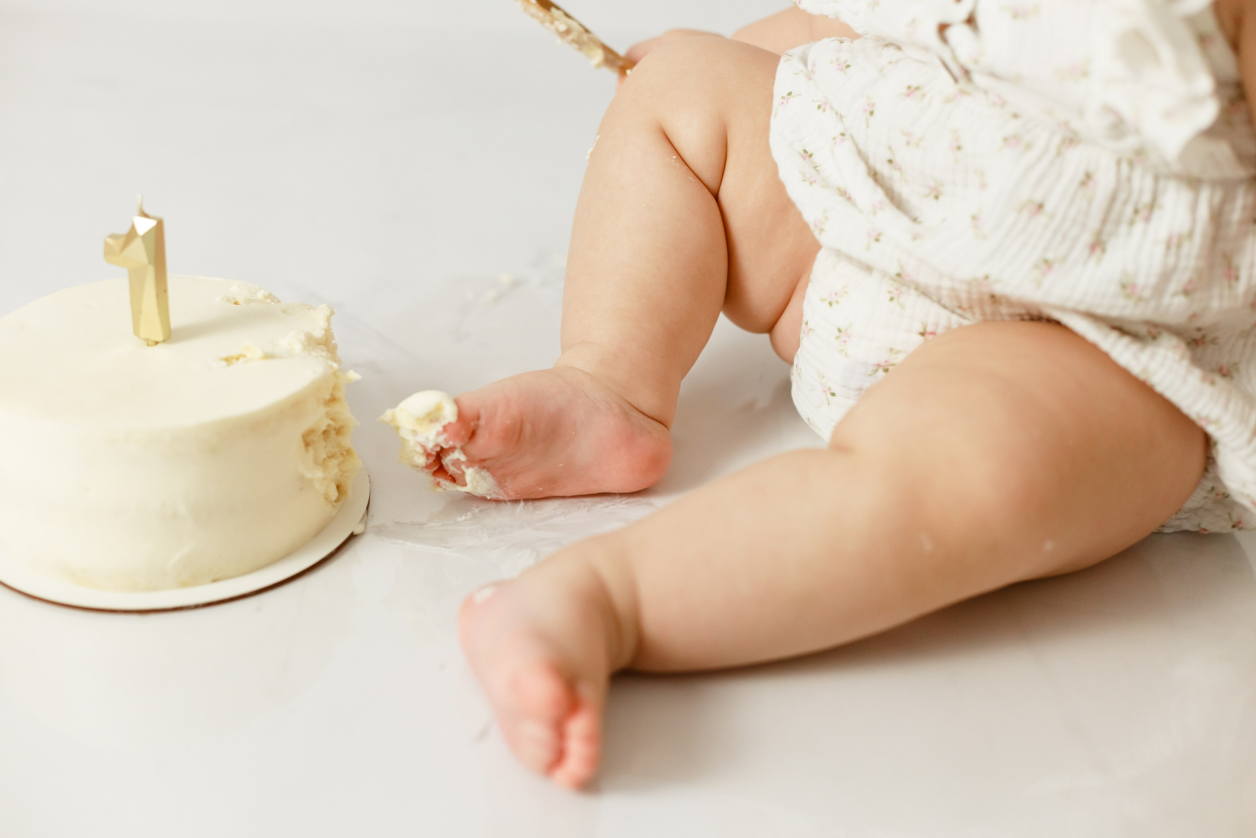 Фотосессия крушение торта. годик