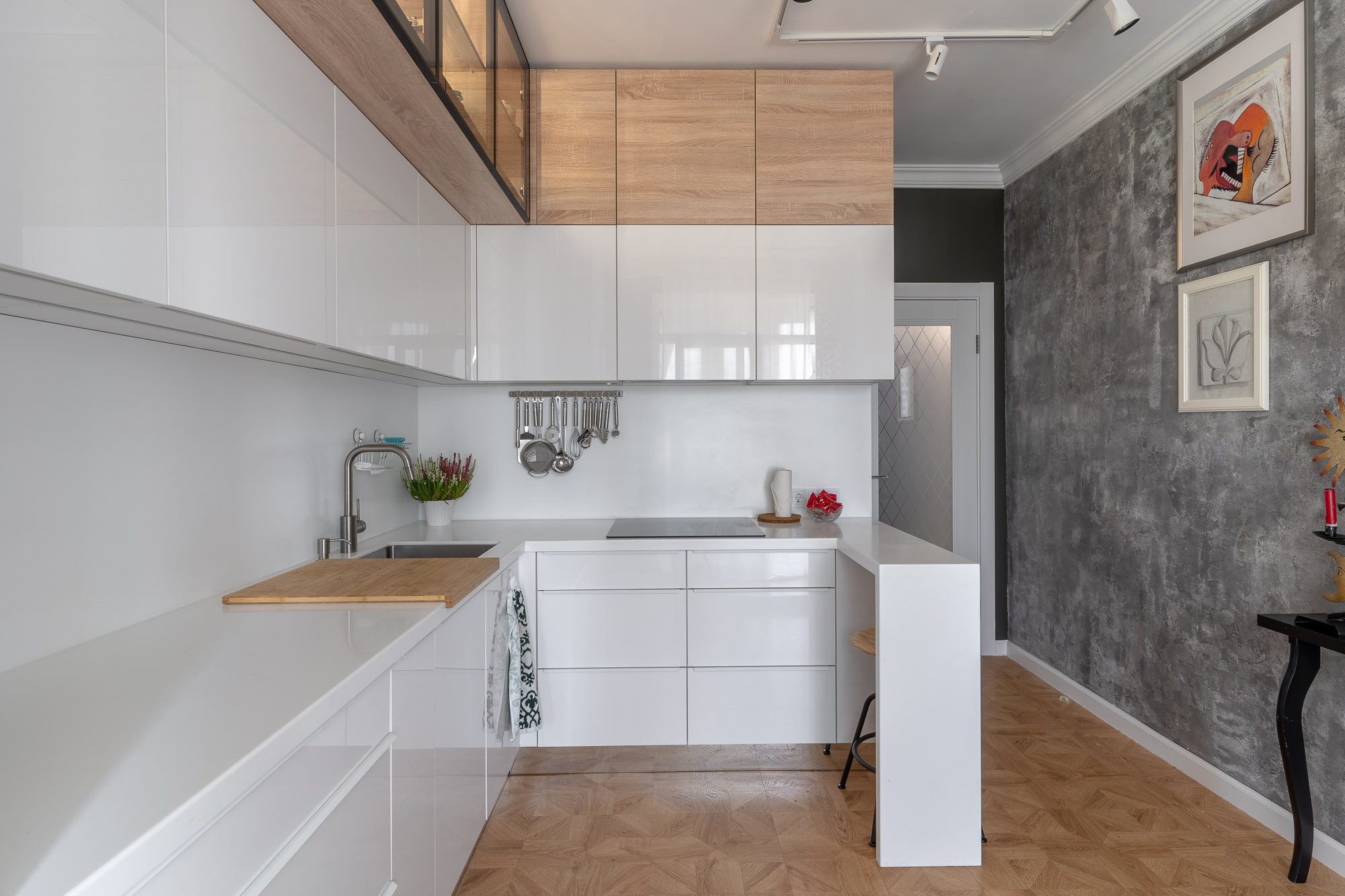 Нестандартное решение планировки дизайн кухни