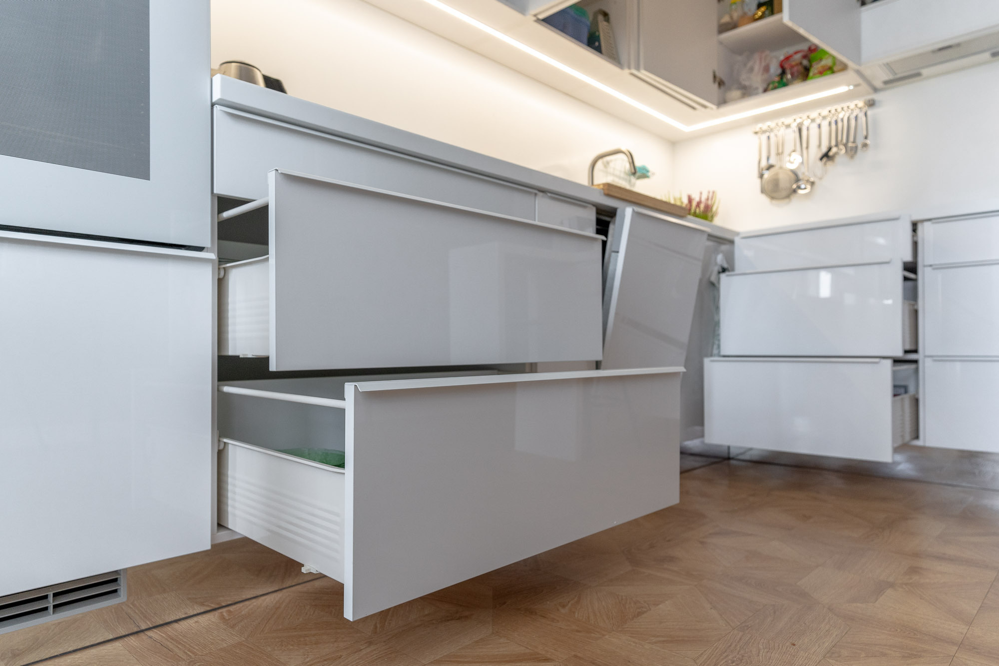 Накладные профиль ручки в цвет фасадов