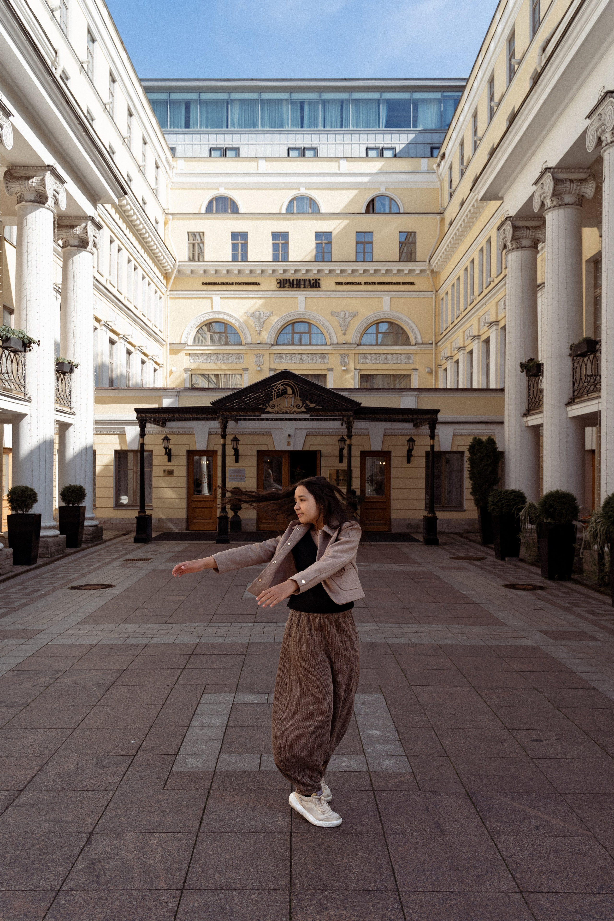 Лида, Даня и Эвелина 🤍 Всех нужнее и дороже, всех доверчивей и строже в этом мире доброта. Лайфстайл фотограф в Санкт-Петербурге — Наташа Шмидт