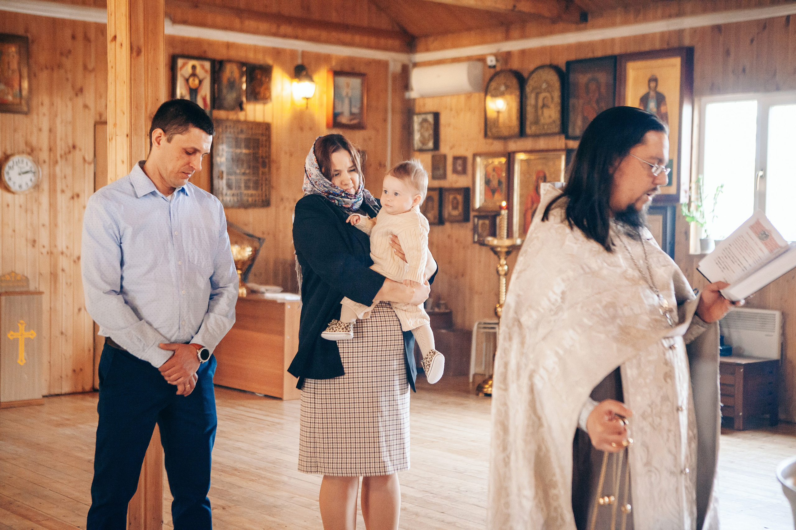 Крещение ребенка в церкви в москве. Фотограф Ольга Ефремова