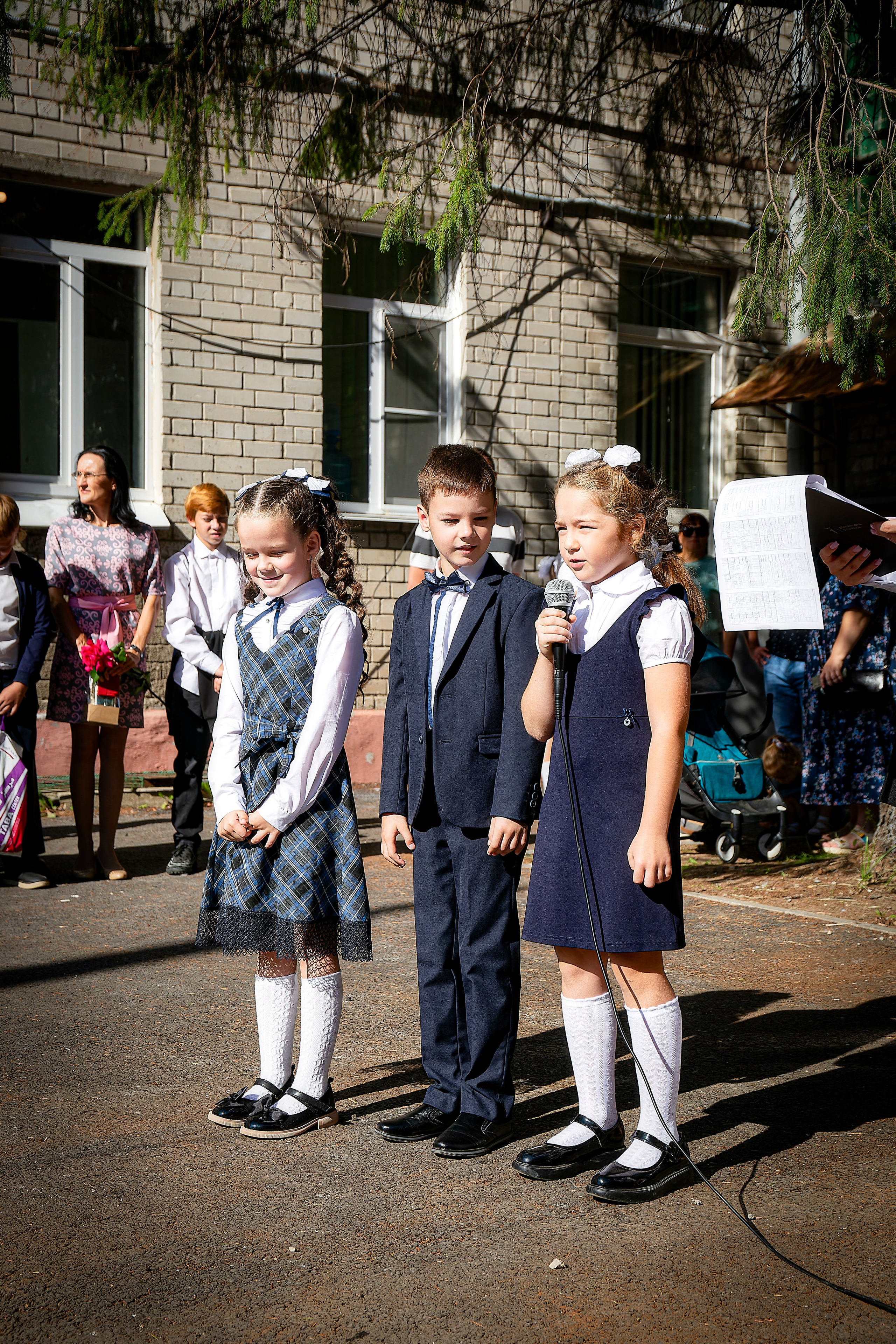 1 Сентября. Школа № 135. Лев Постнов.Фотограф. Нижний Новгород