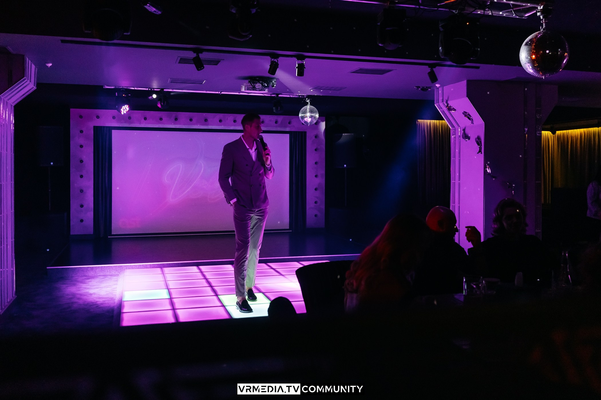 Вечер в караоке-баре «Volna»