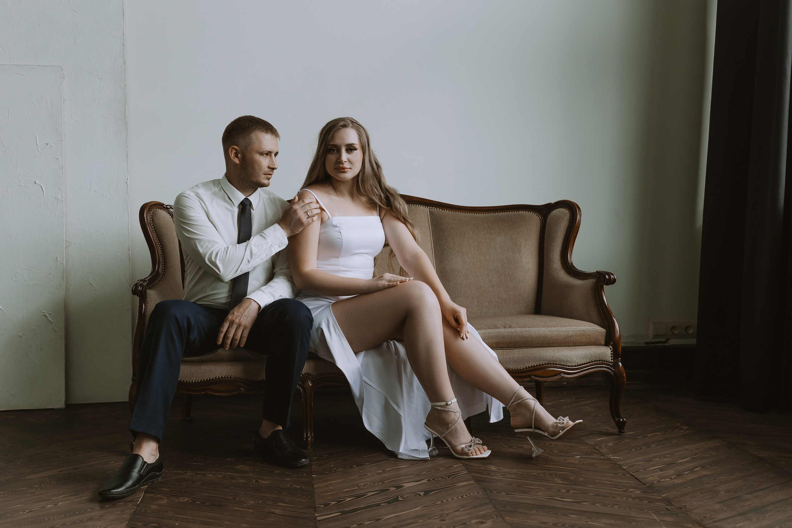 Wedding photoshoot in the studio. Your photographer in Busan (South Korea) Aleksandra Anufriy