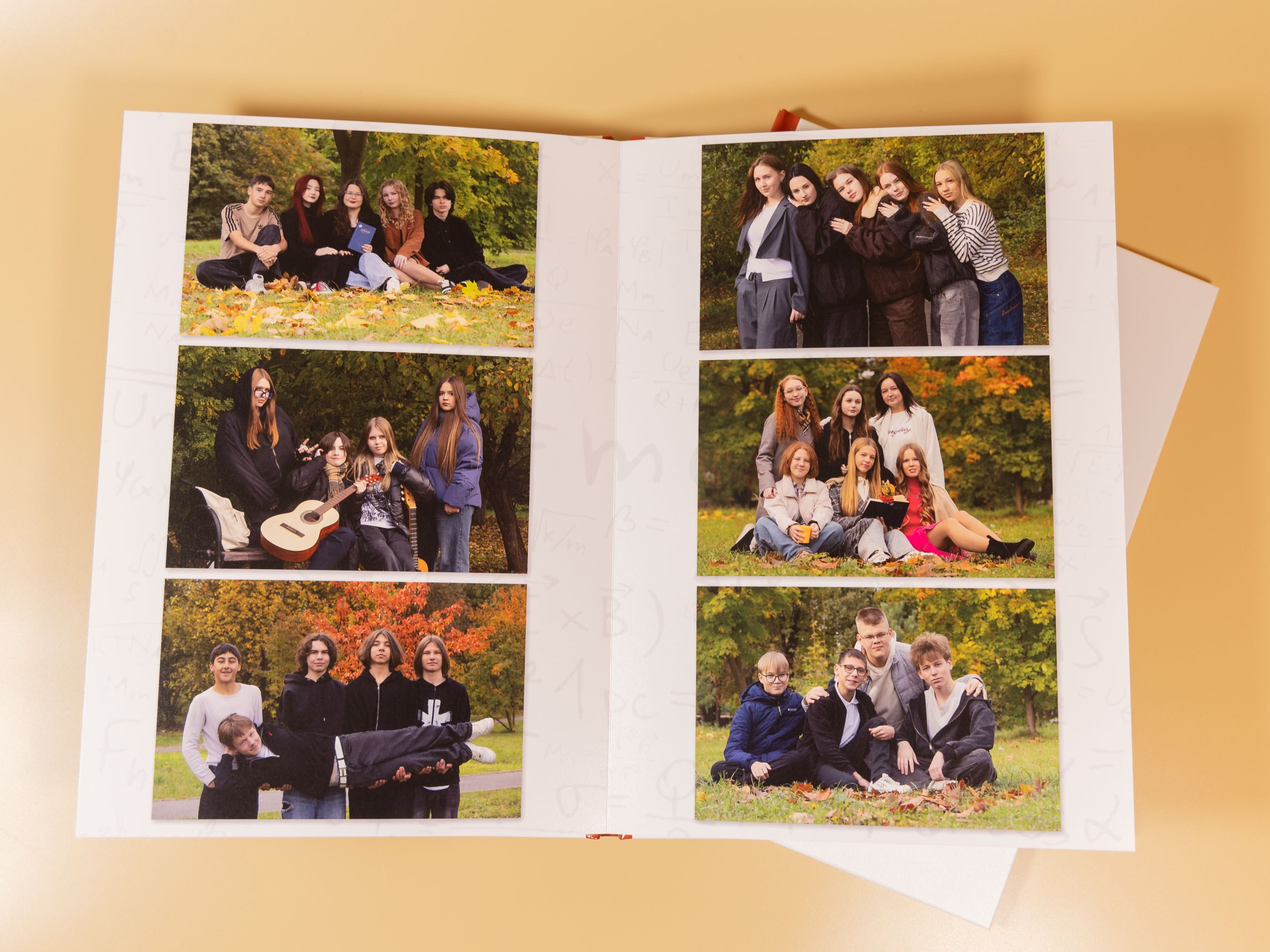 Групповой разворот выпускного альбома 9 класса в Вологде