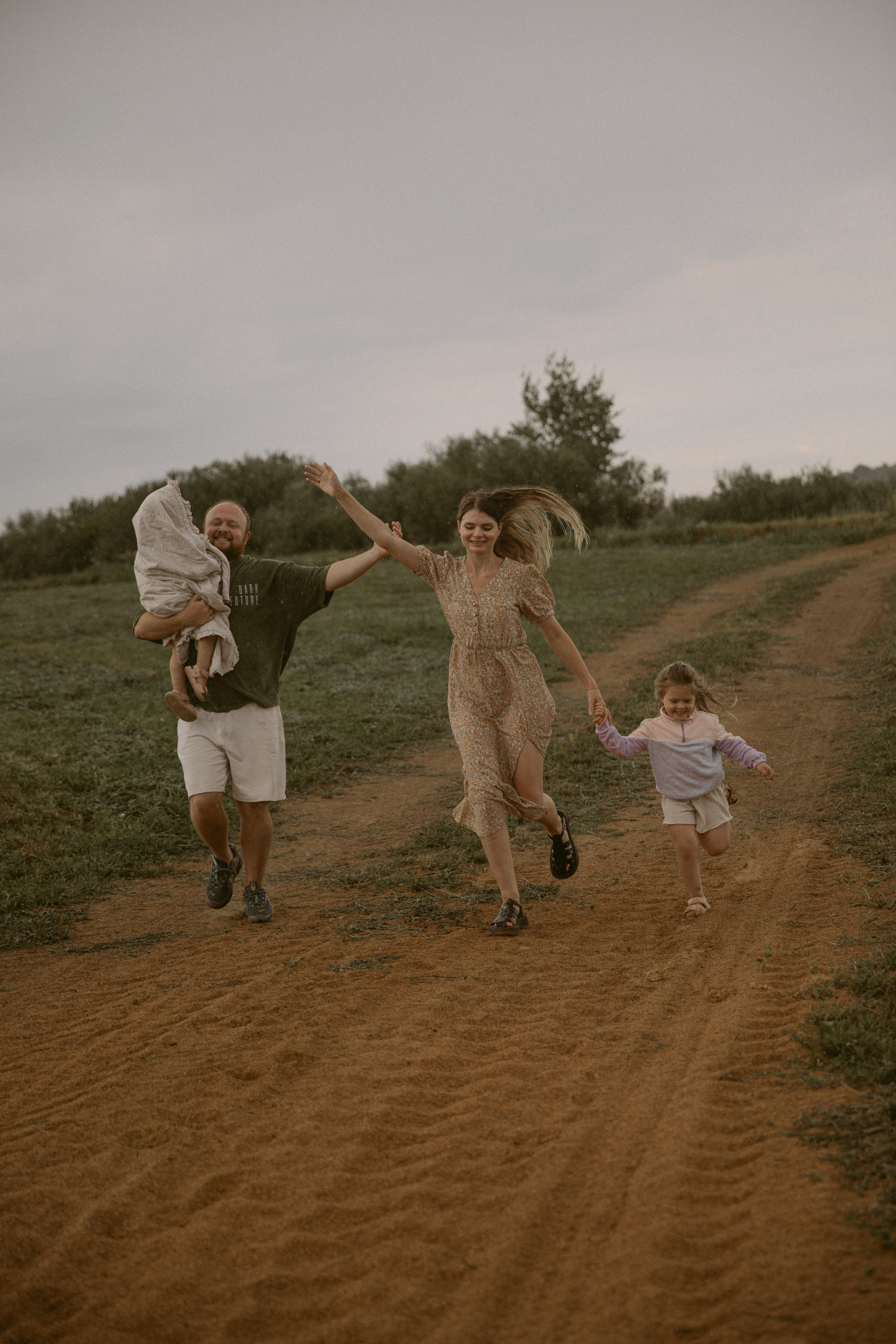 Гулять под дождем. Фотоистории в Ставрополе и Костроме Eva Vladi